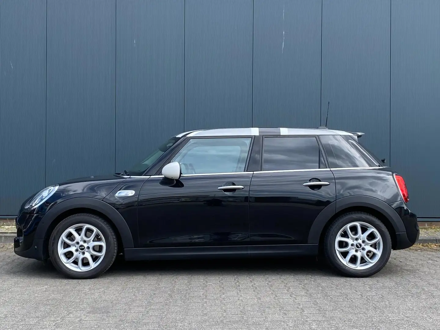 MINI Cooper S 2.0 192PK | Leder | Navigatie | CarPlay | Full LED Zwart - 2