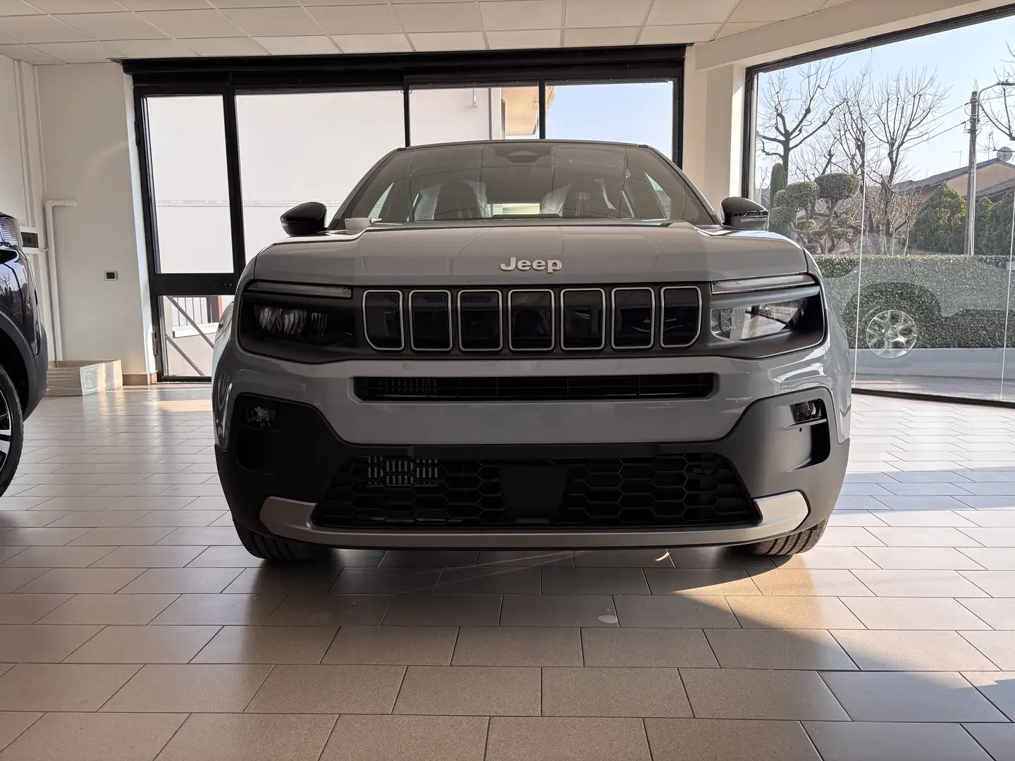 Jeep Avenger 1.2 turbo e-hybrid mhev Altitude fwd 110cv edct6 Grau - 1