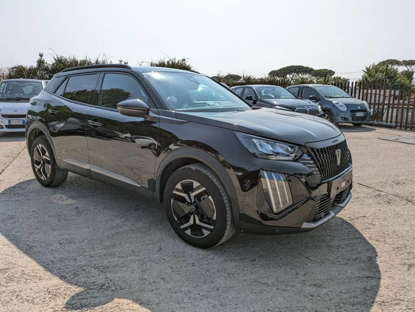 Peugeot 2008 GPL ALLURE 1.2PURETECH 100cv SAFETYPACK Noir - 1