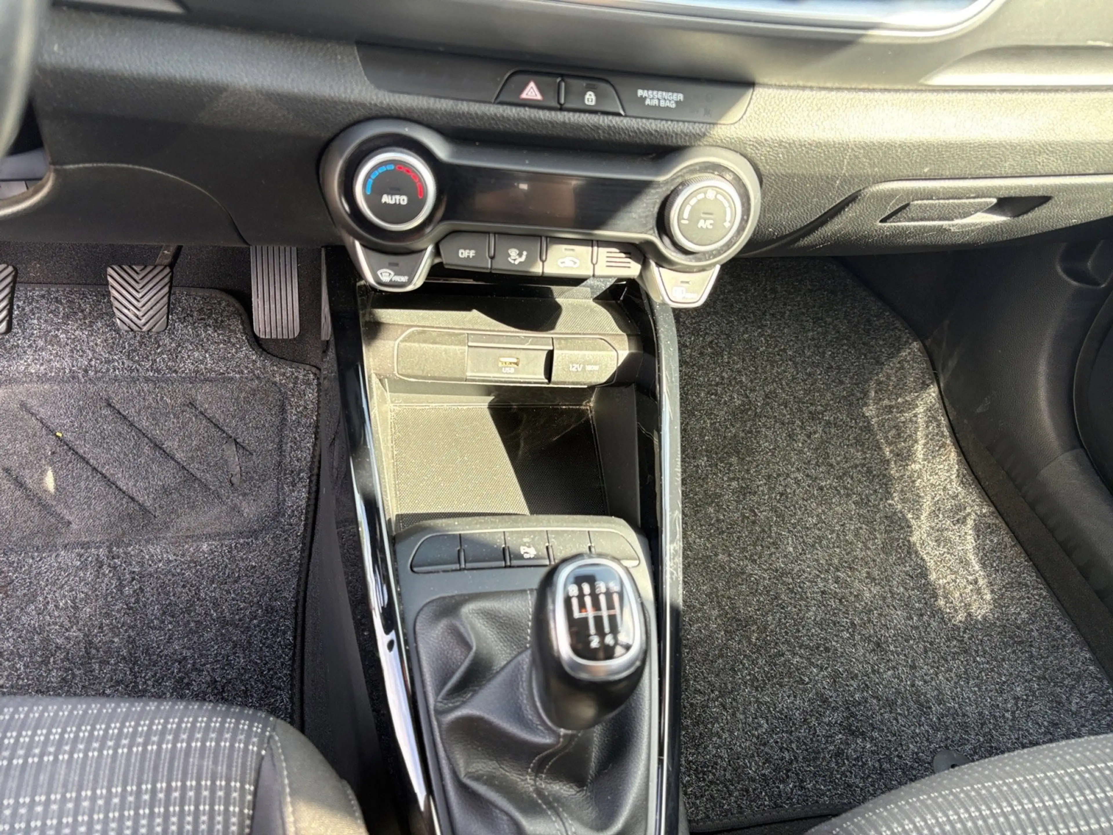 Kia Stonic Stonic 1.0 T Pulse ISG — photo 12