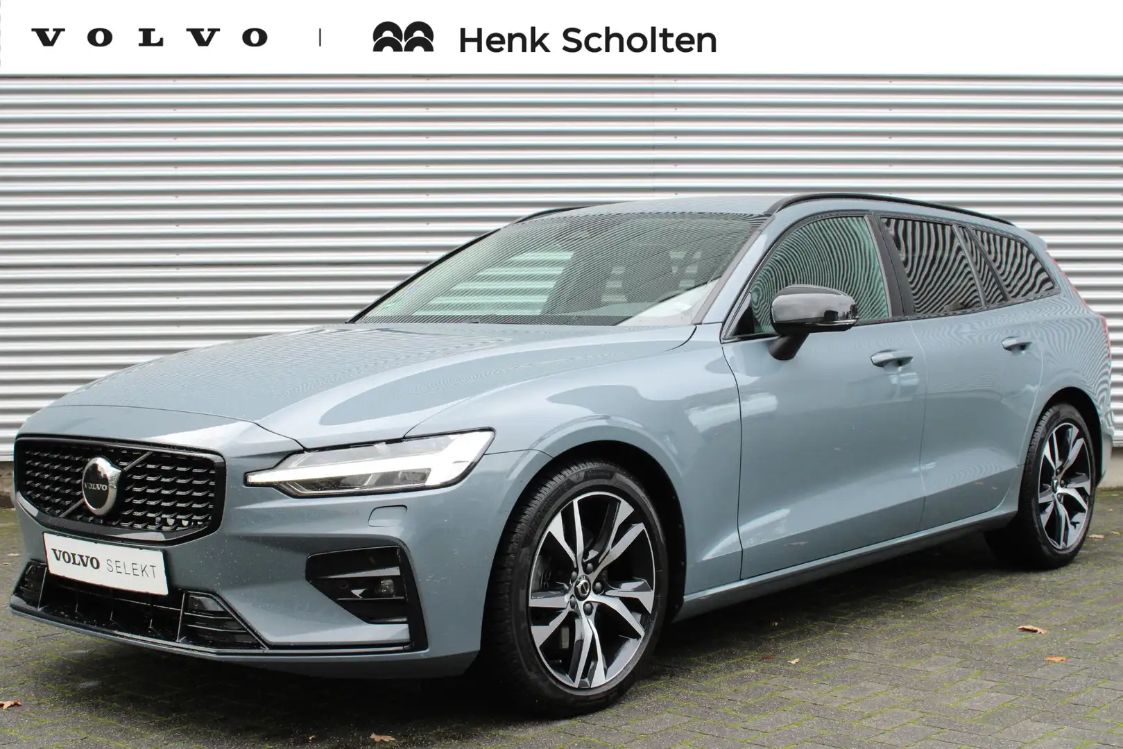 Volvo V60 B4 Automaat Plus Dark | Lichtmetalen Velgen 5-Spaa Grijs - 1