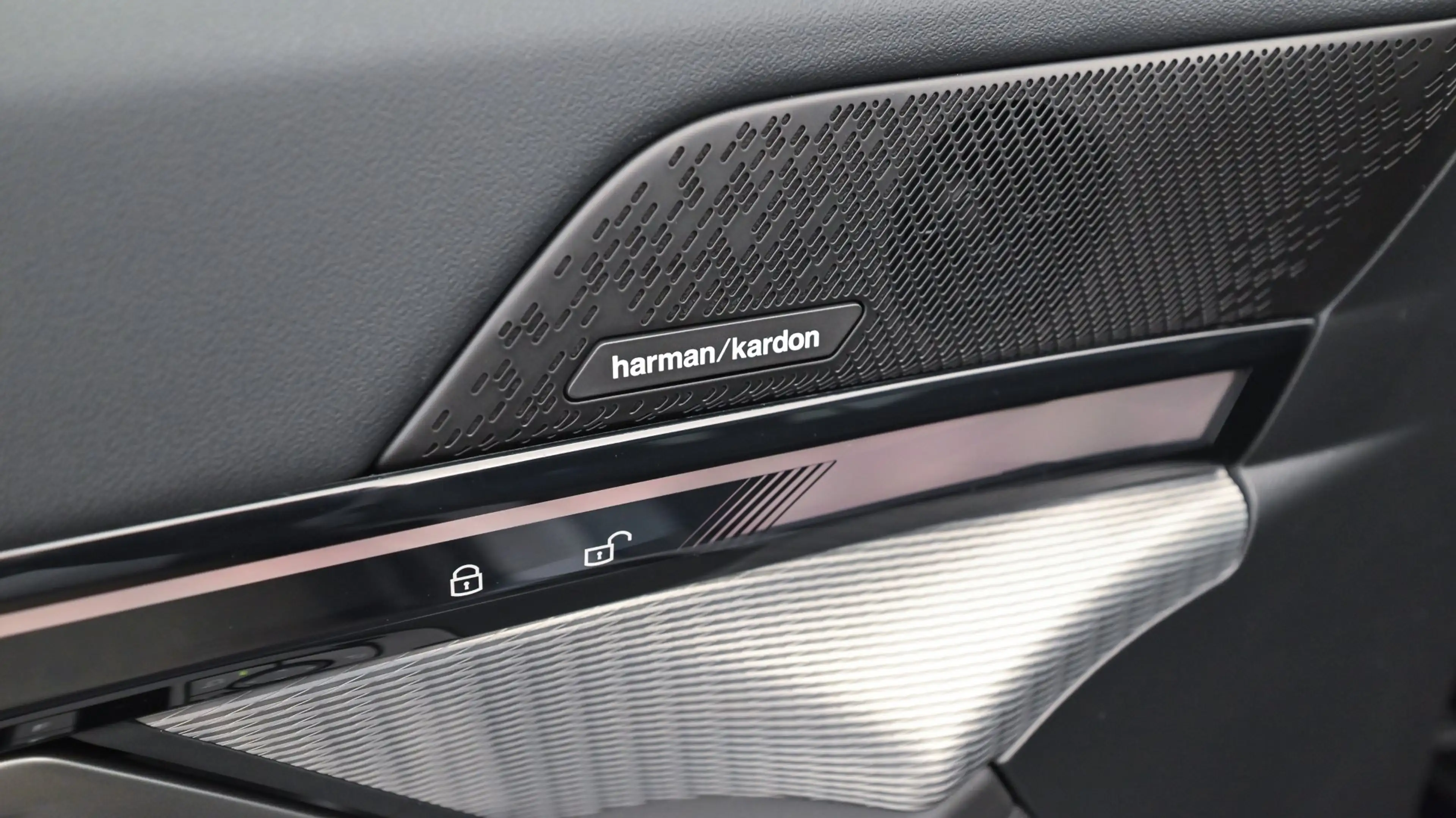 BMW i5 xDrive40 — photo 13