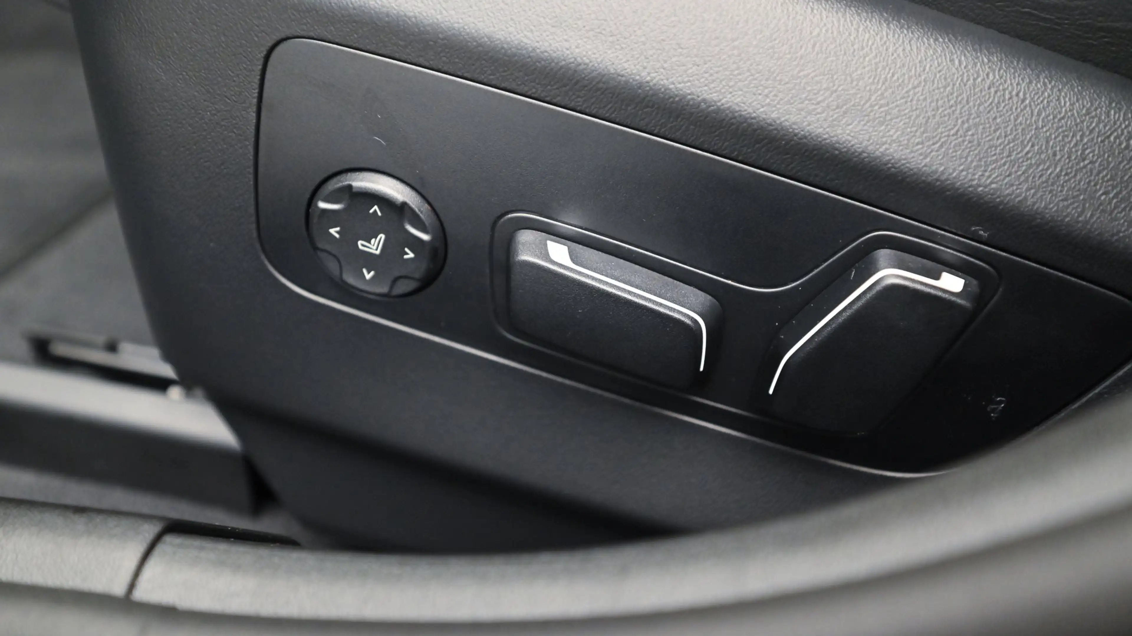 BMW i5 xDrive40 — photo 14
