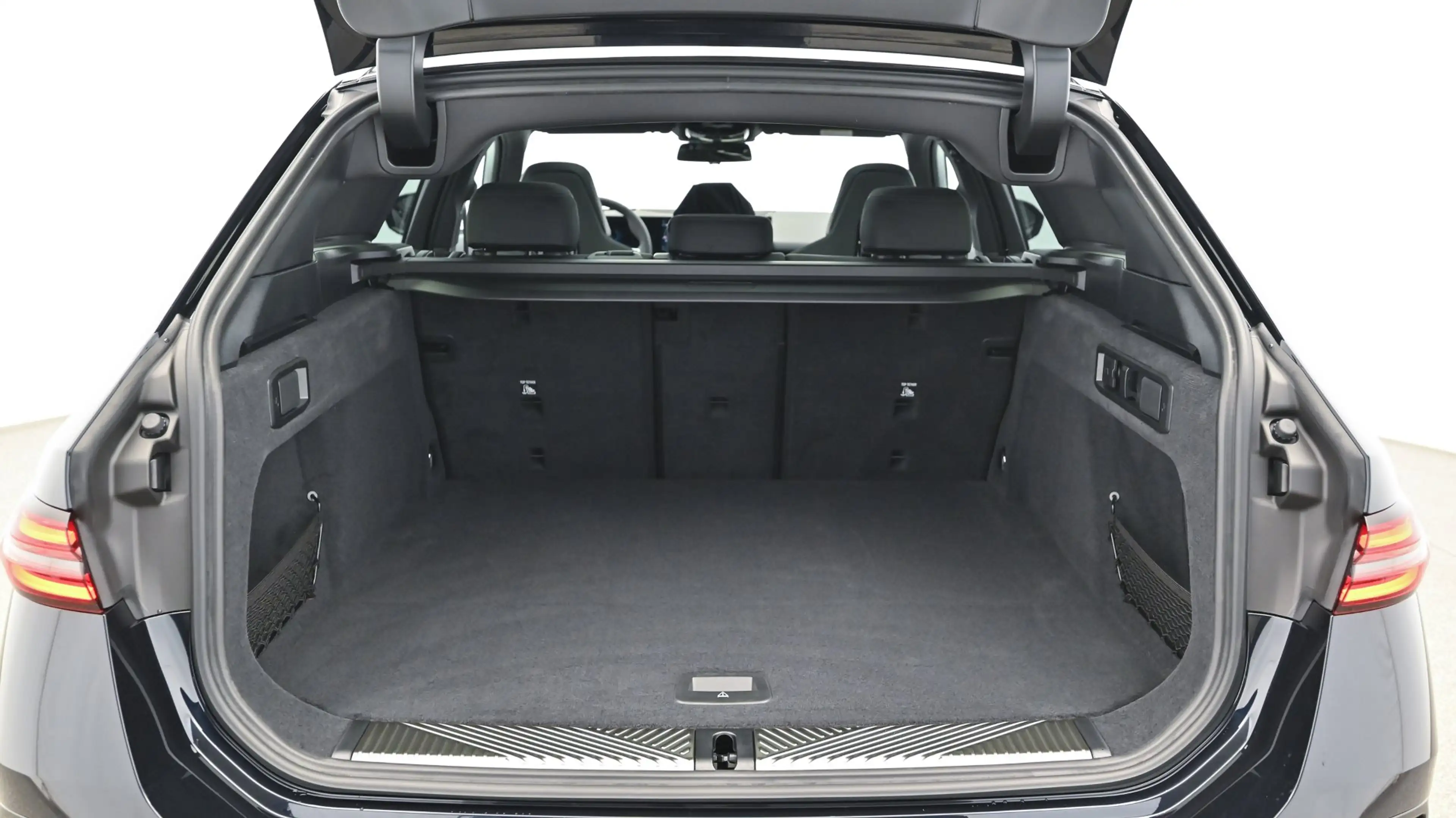 BMW i5 xDrive40 — photo 6
