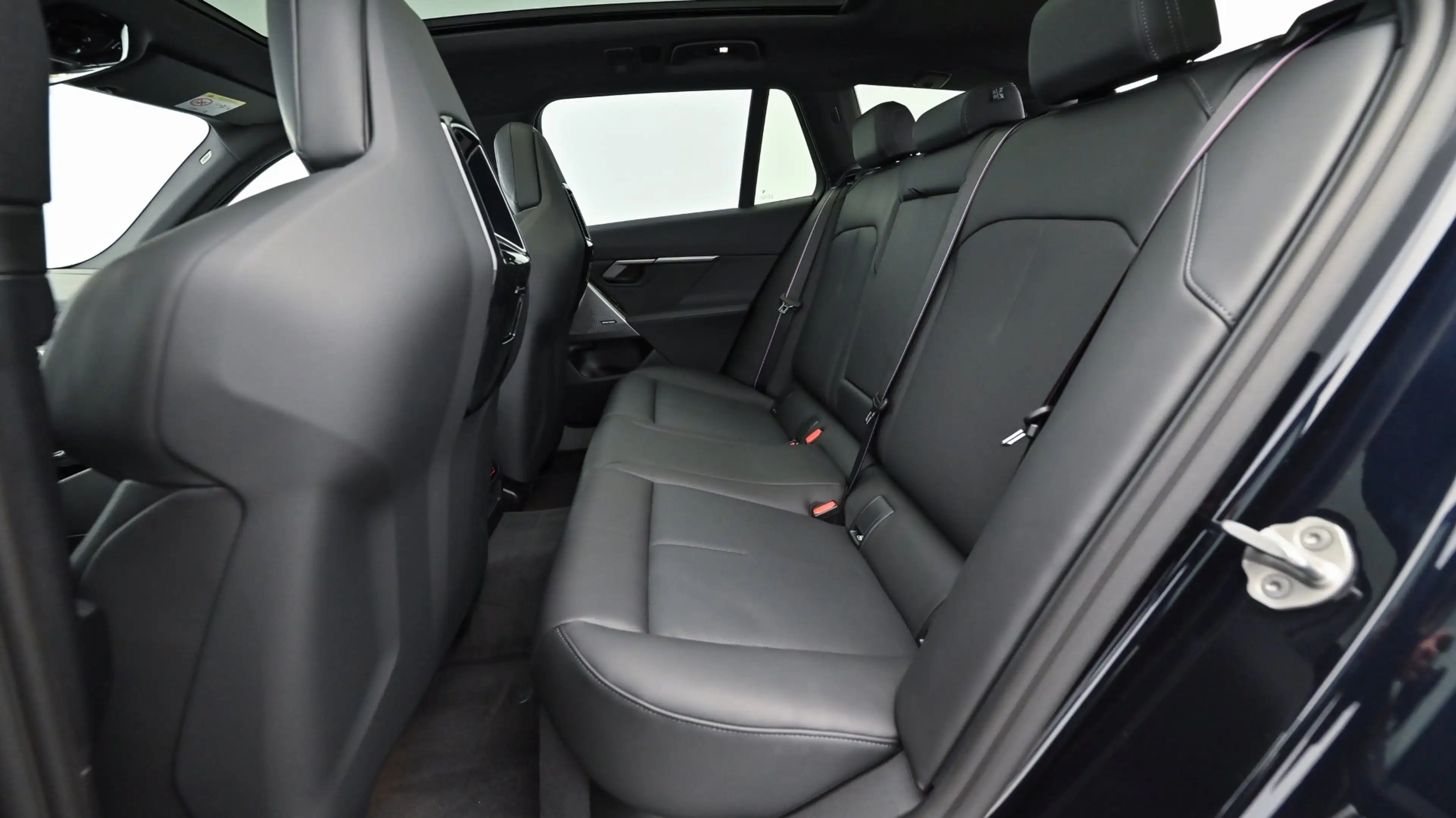 BMW i5 xDrive40 — photo 8