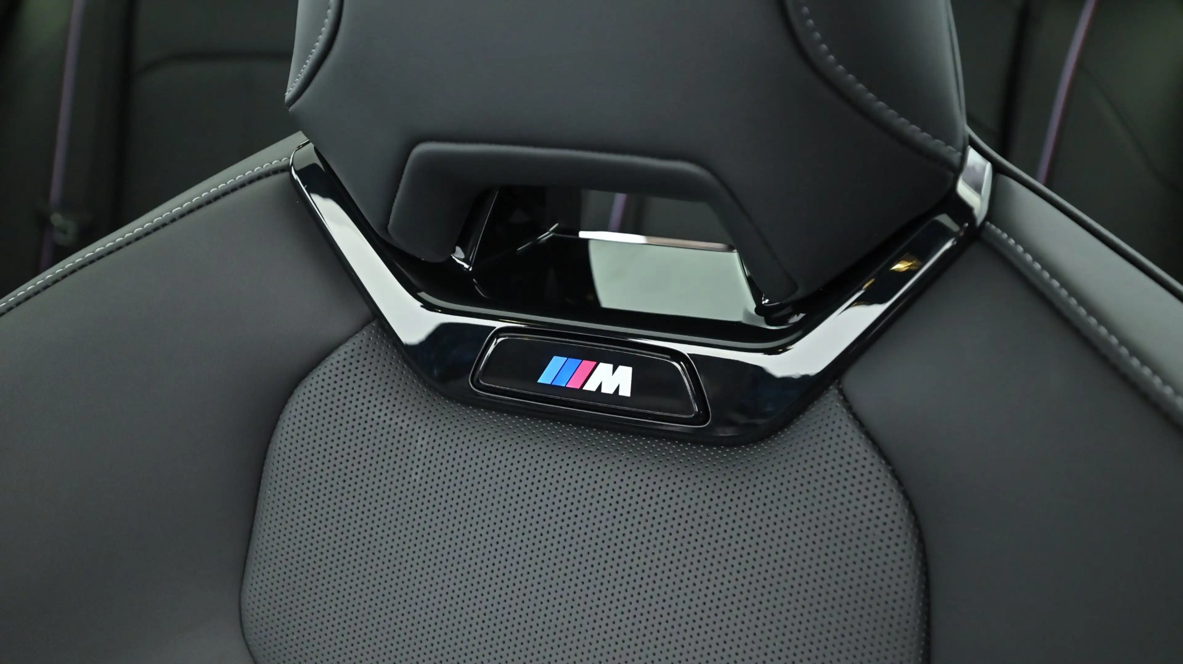 BMW i5 xDrive40 — photo 15