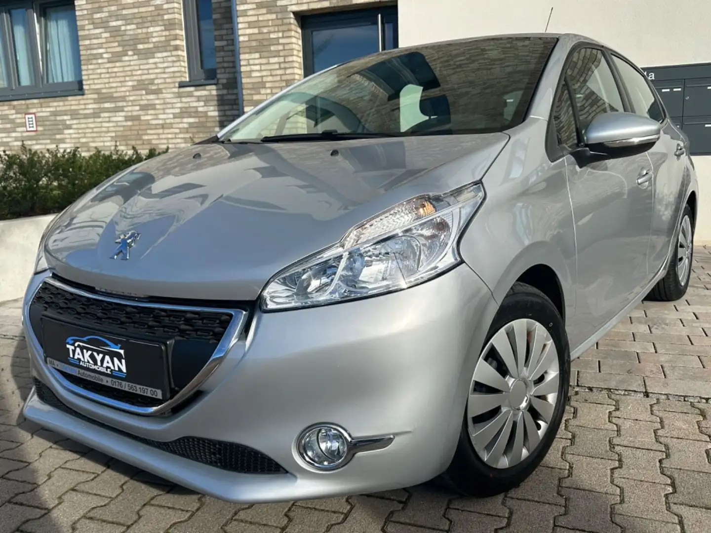 Peugeot 208 Active*95 tkm*5-türer*Tüv-Neu* Grau - 1