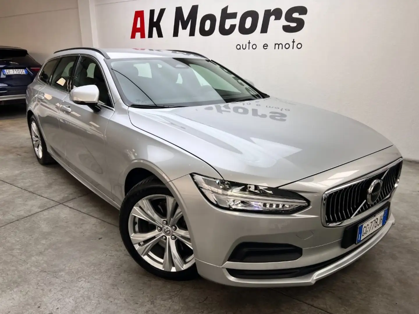 Volvo V90 B4 (d) Geartronic Momentum Stříbrná - 1