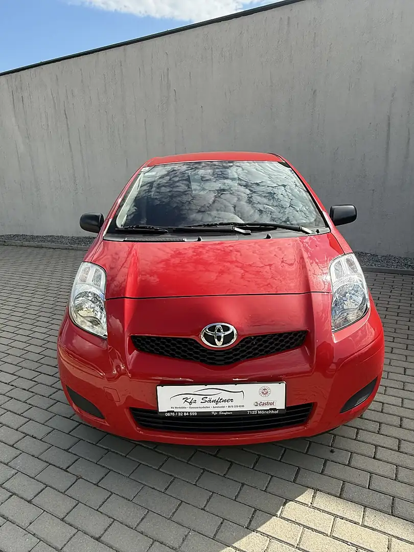 Toyota Yaris 1,0 VVT-i Luna Rot - 2