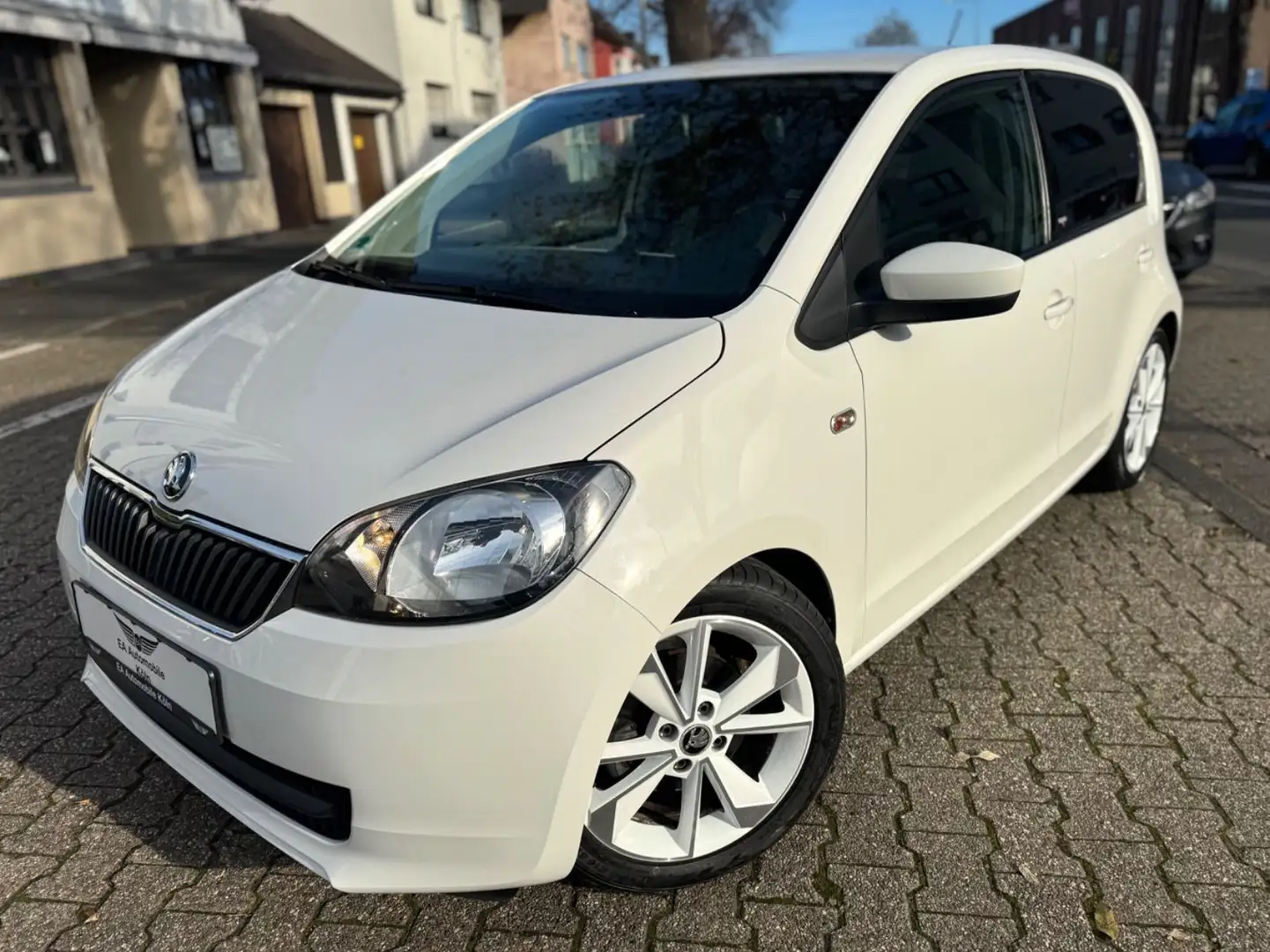 Skoda Citigo SOUND*NAVIGATION*KLIMA*SOUNDSYST*75PS*EU6 Blanc - 1