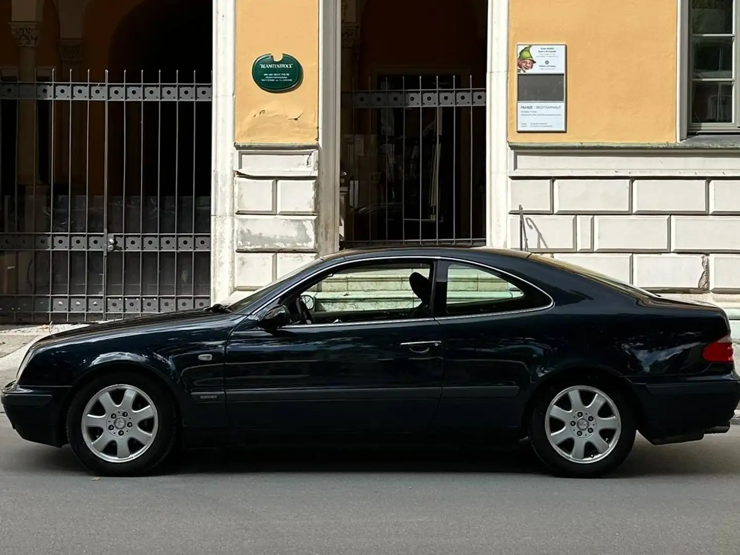 Mercedes-Benz CLK 230 Elegance Schwarz - 1