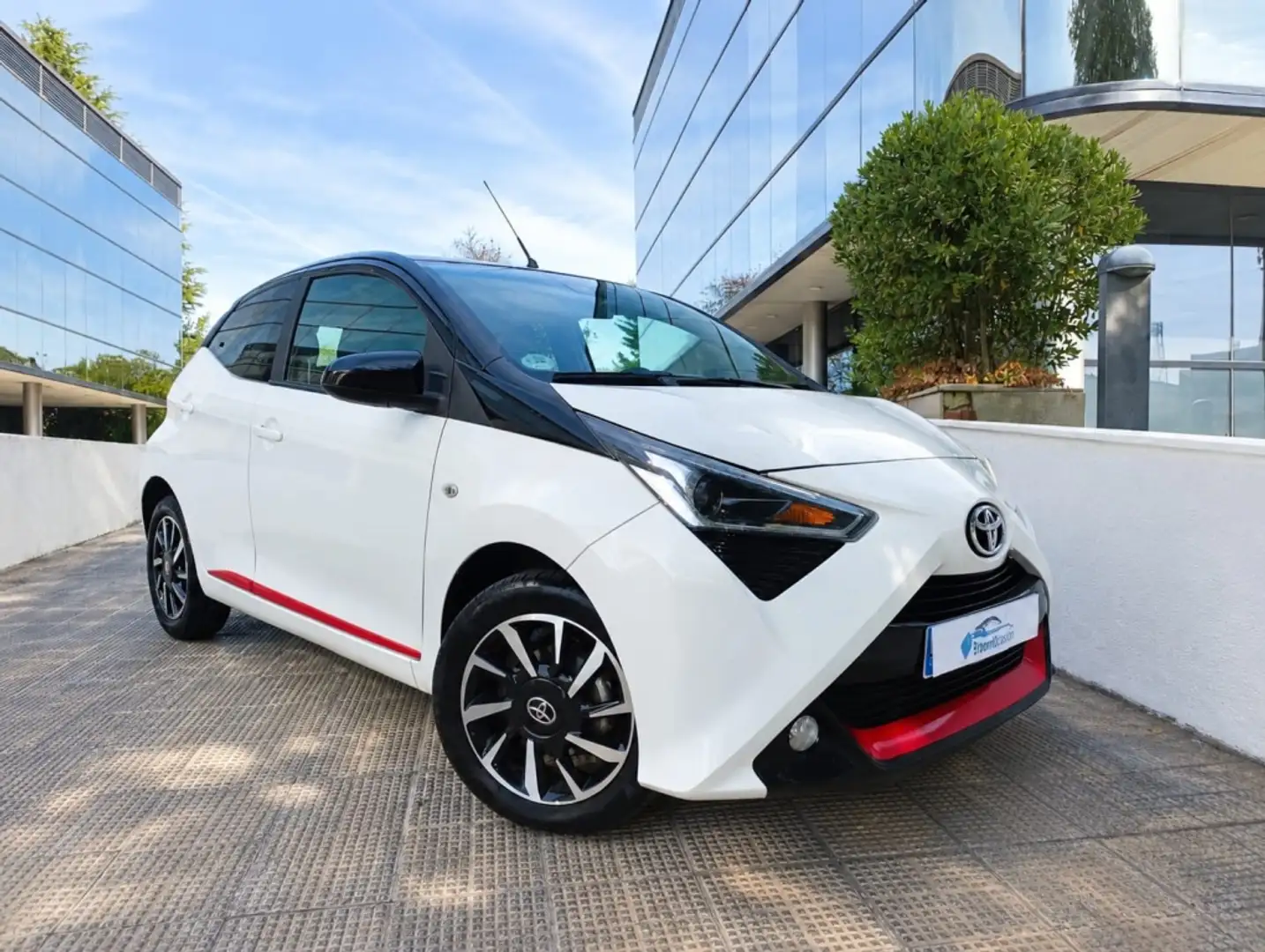 Toyota Aygo 70 x-cite Blanco - 1
