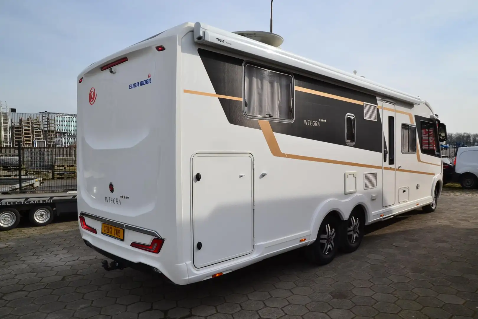 Euramobil INTEGRA 890 QB Automaat - 2x Airco - Navi+cam Weiß - 2