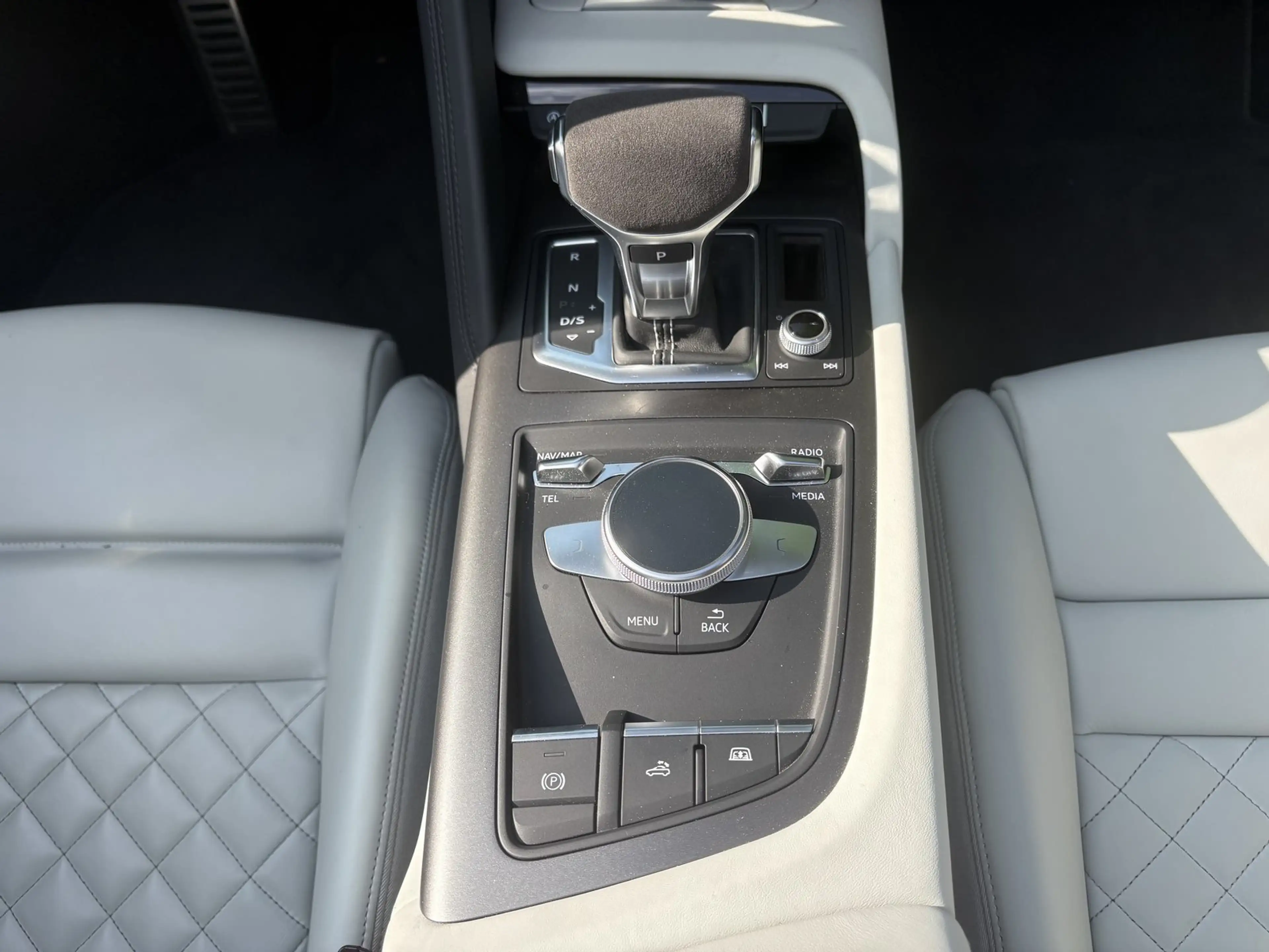 Audi R8 Spyder 5.2 FSI RWD performance B&O Virtual — photo 12