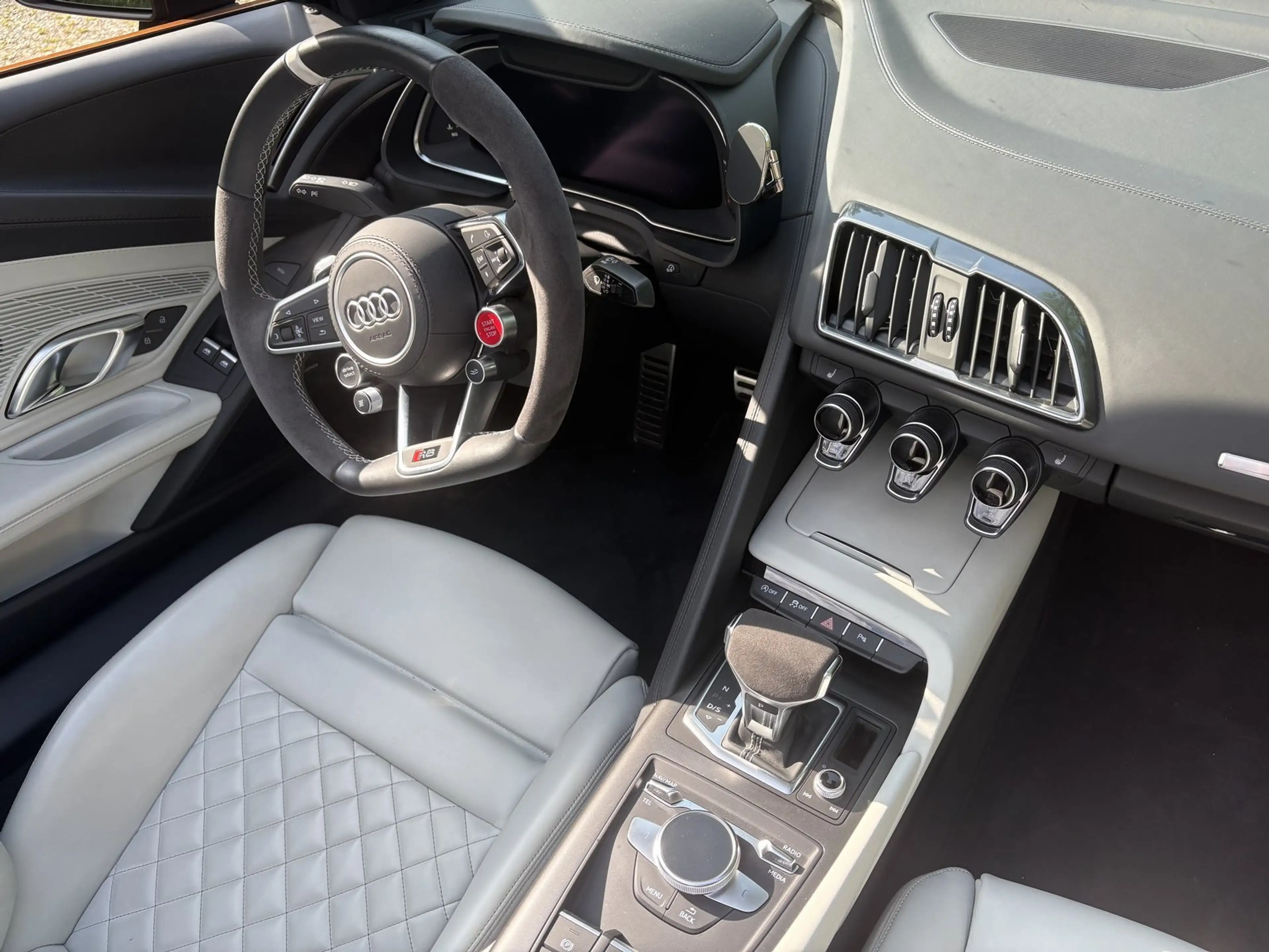 Audi R8 Spyder 5.2 FSI RWD performance B&O Virtual — photo 9