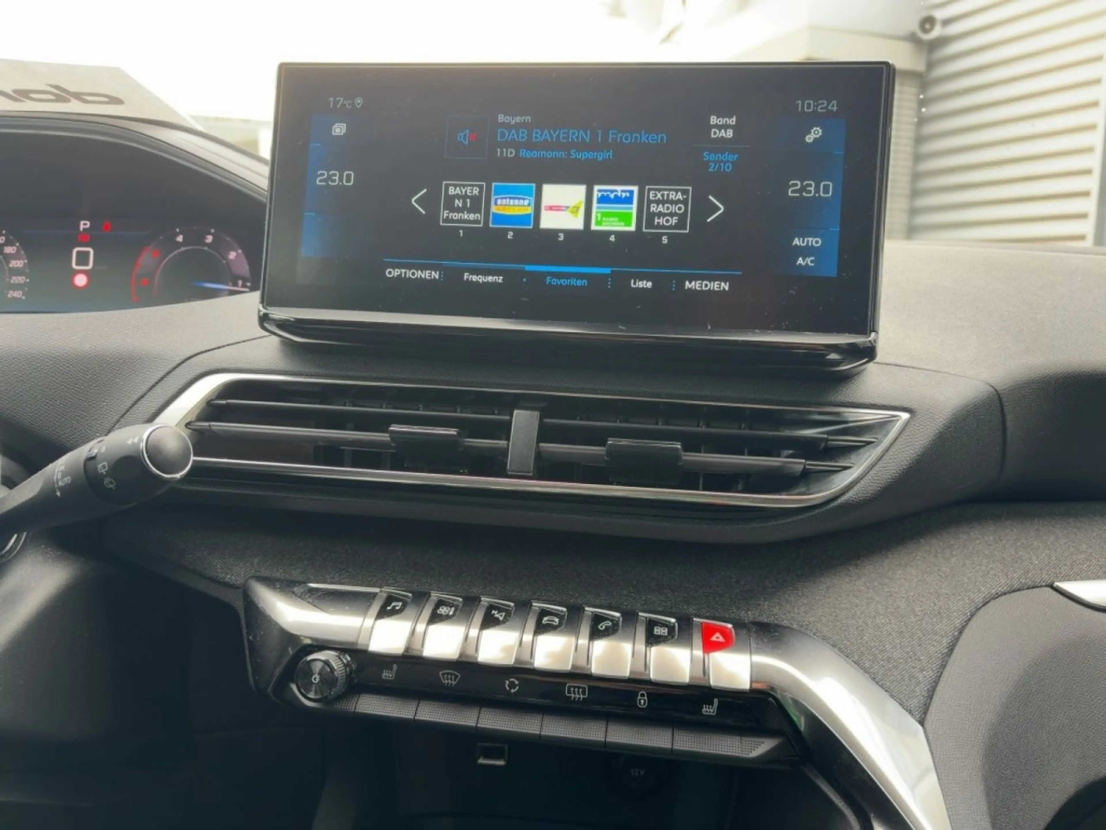 Peugeot 3008 Allure Pack BlueHDi 130 EAT8 — photo 13