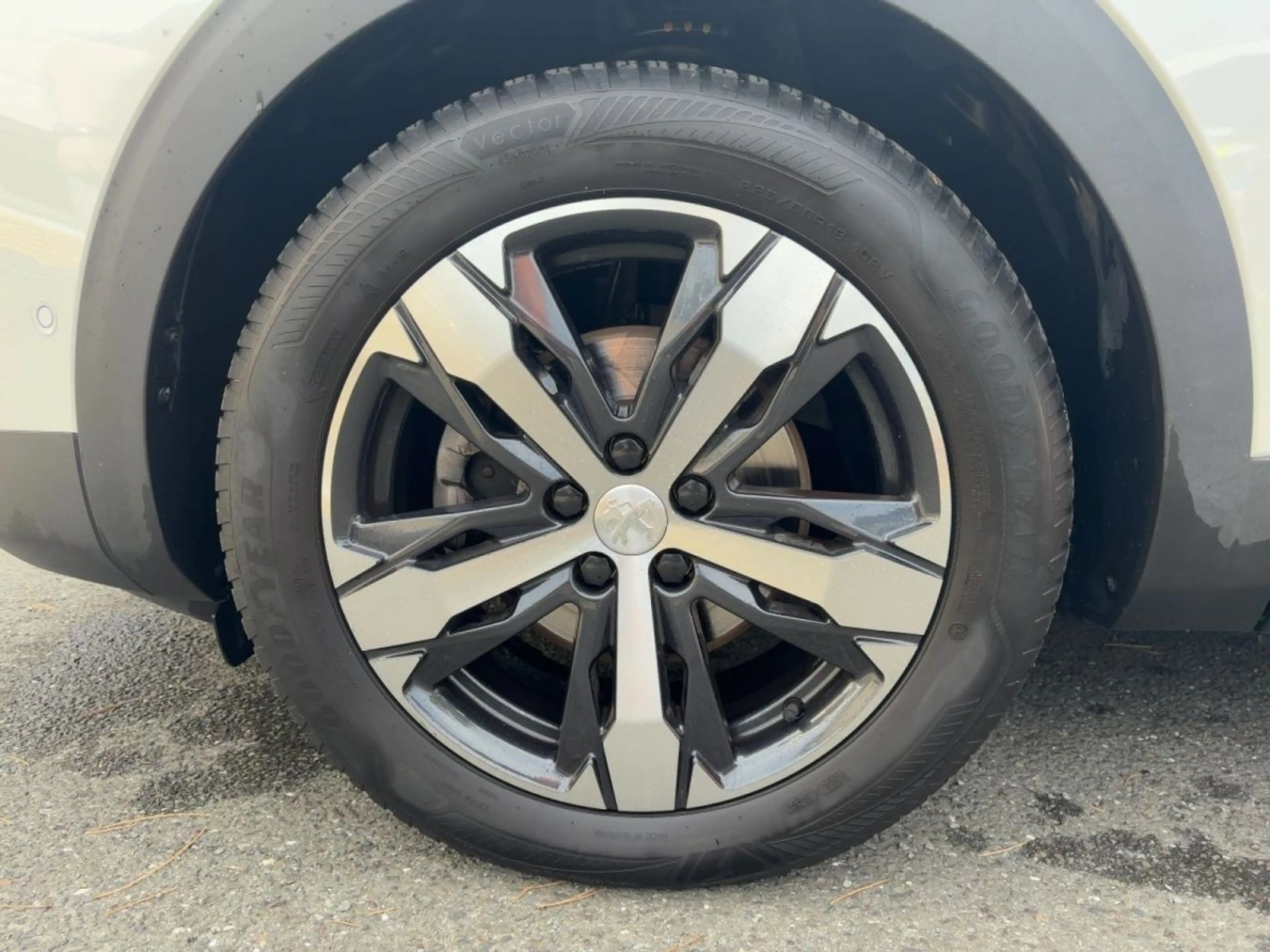 Peugeot 3008 Allure Pack BlueHDi 130 EAT8 — photo 14