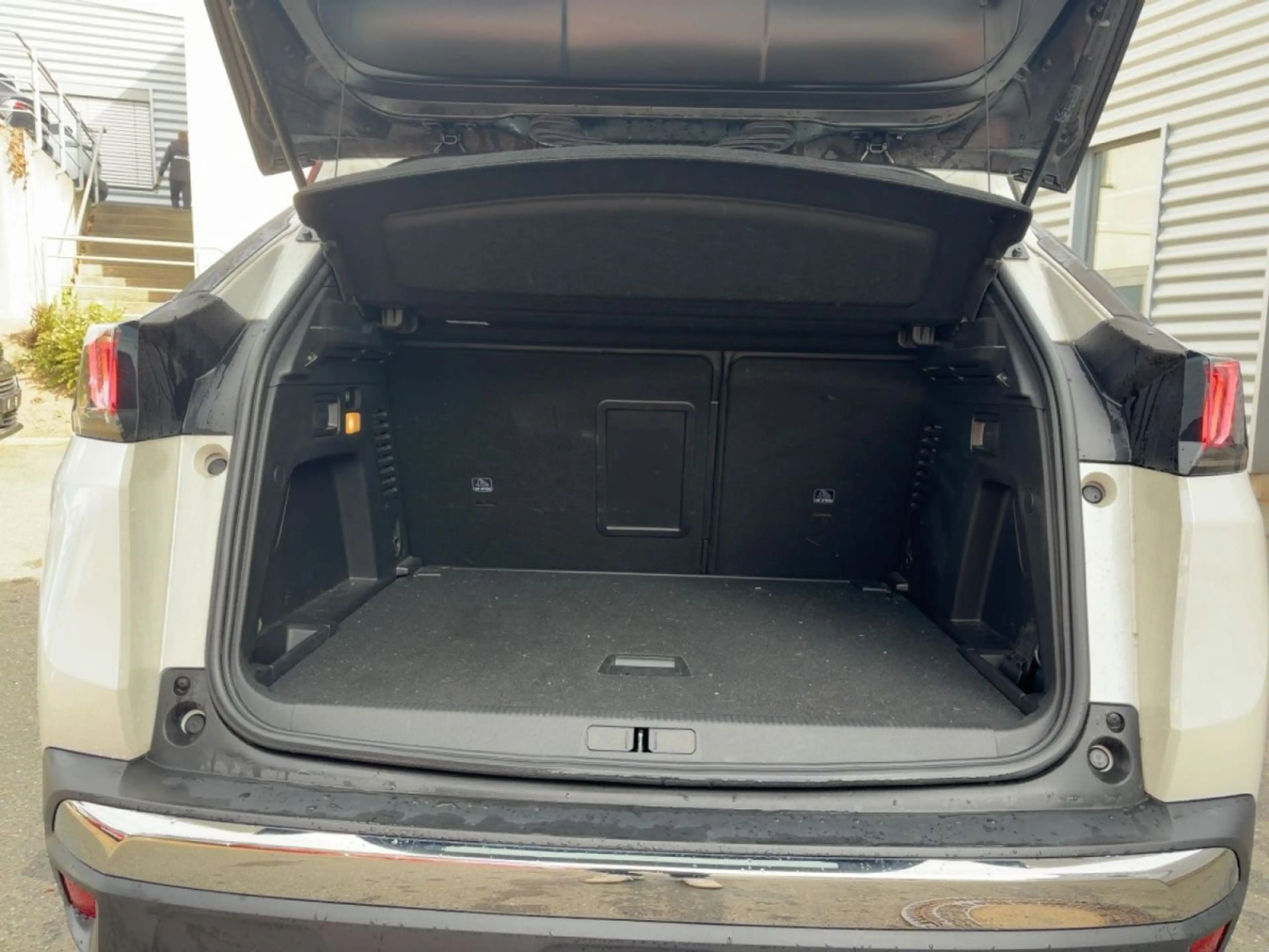 Peugeot 3008 Allure Pack BlueHDi 130 EAT8 — photo 8