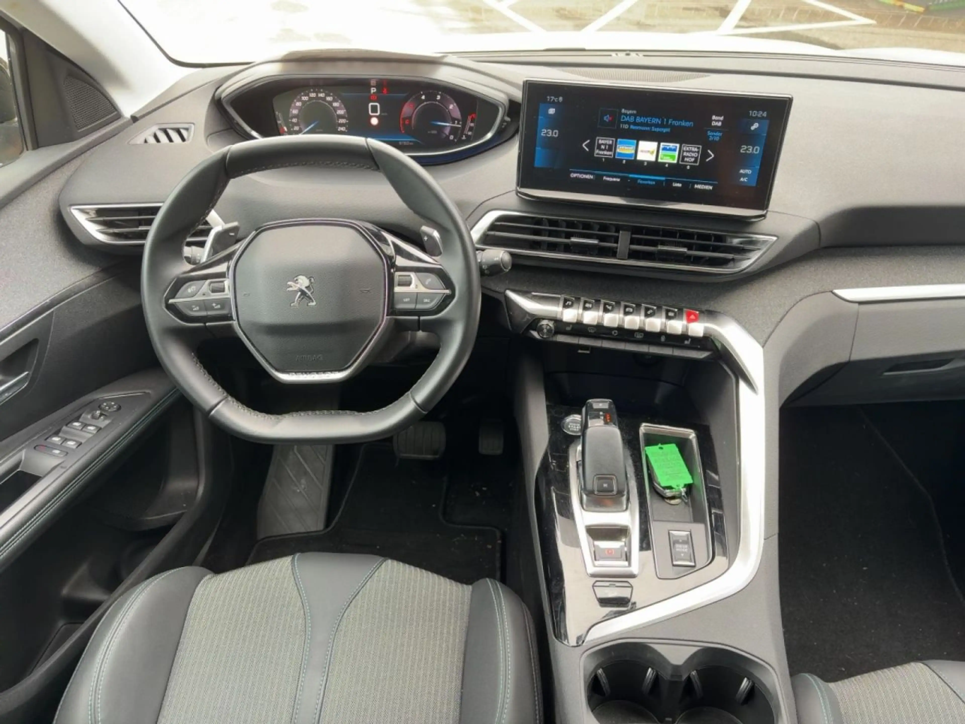 Peugeot 3008 Allure Pack BlueHDi 130 EAT8 — photo 11