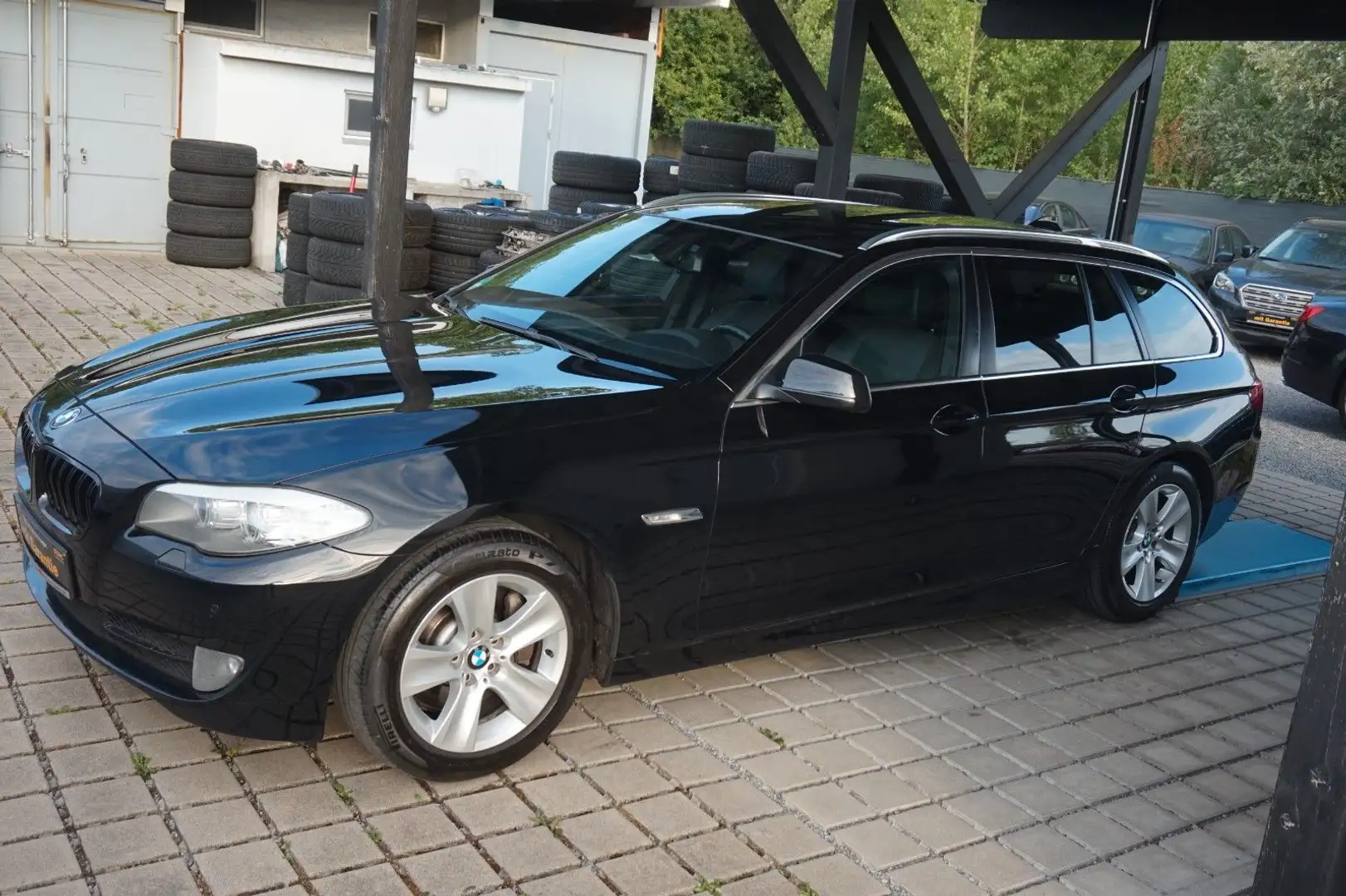 BMW 530 d Touring*HiFi Pro~2.Hand~Sport Aut. Schwarz - 2