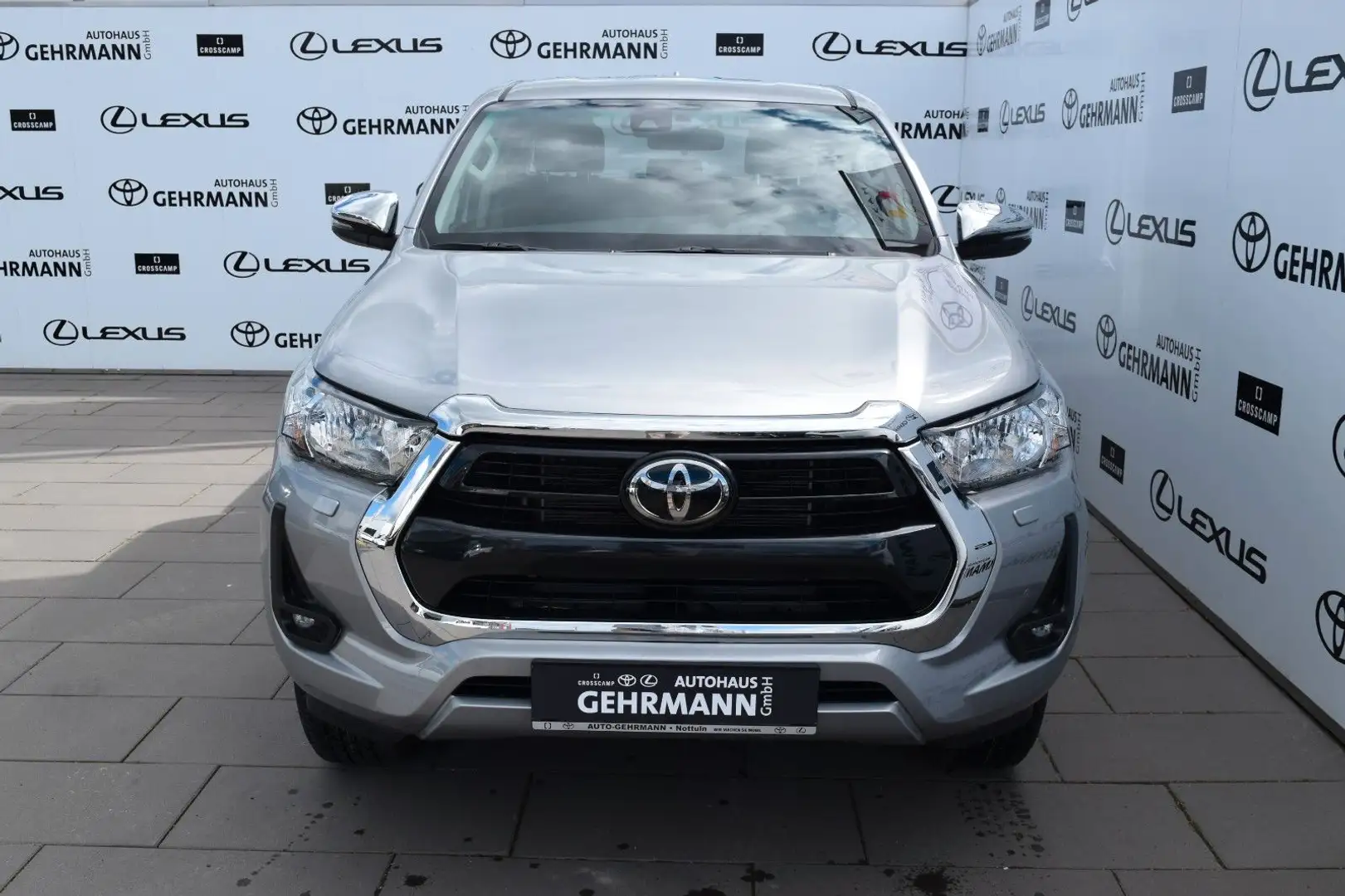 Toyota Hilux Double Cab Comfort 4x4 *Navi*Safety Sense* Silber - 2