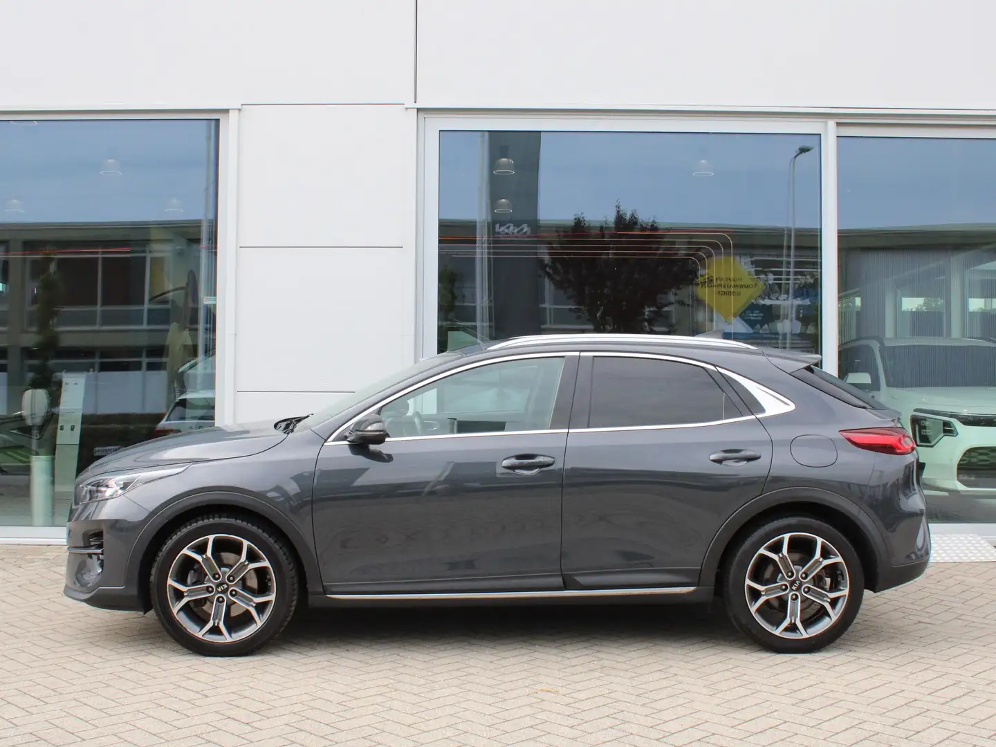 Kia XCeed 1.4 T-GDi DynamicPlusLine Panorama dak | NL auto | Gris - 2