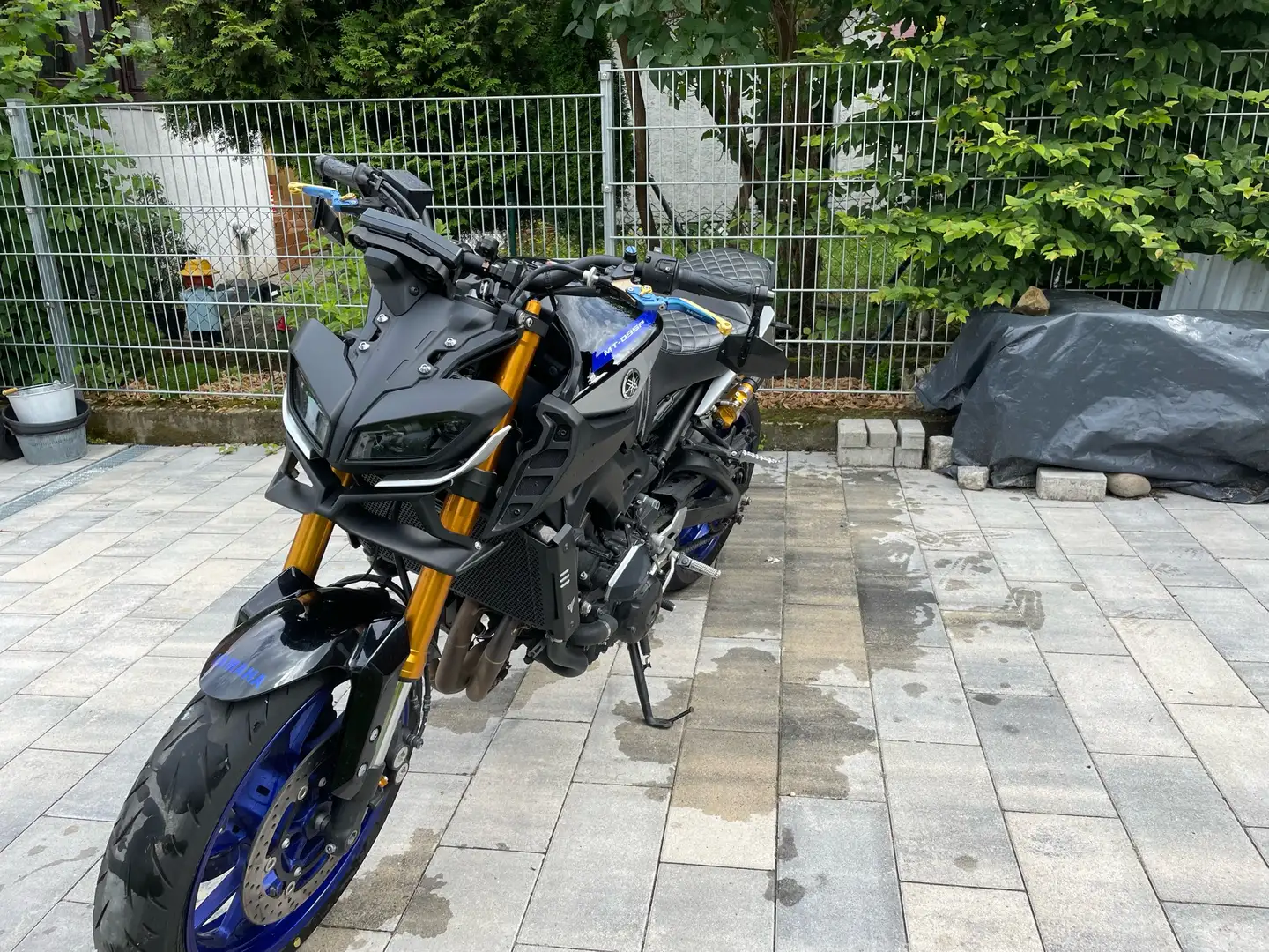 Yamaha MT-09 SP Stříbrná - 1