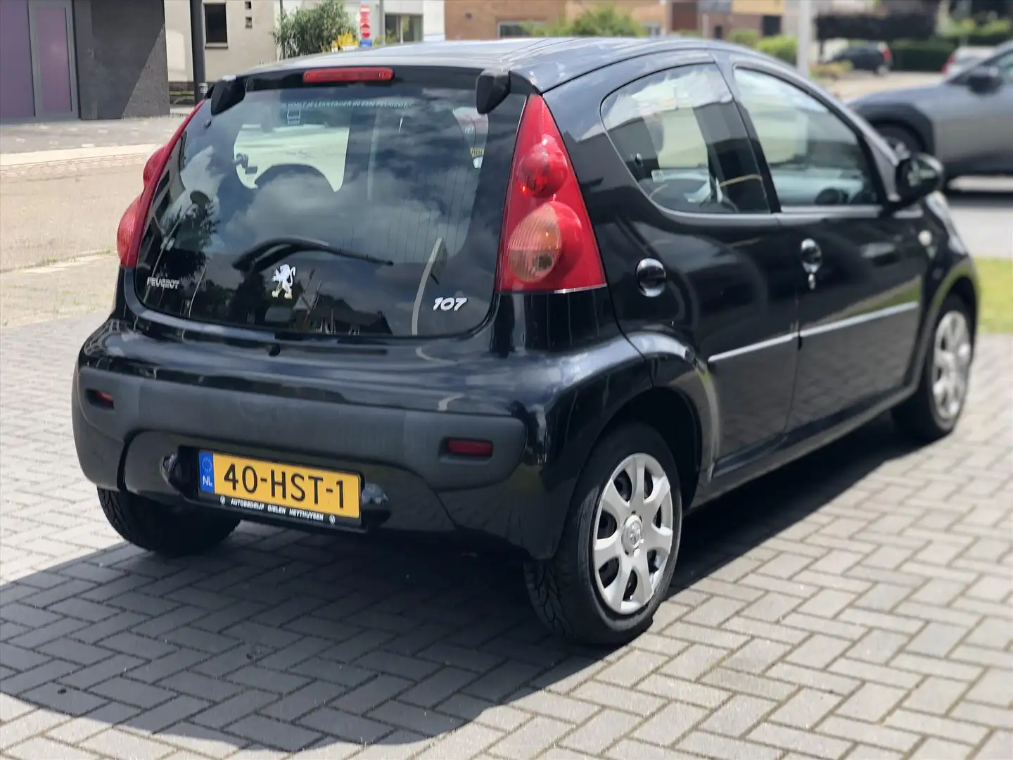 Peugeot 107 1.0 5DR Sublime | Airconditioning, Elektrische ram Zwart - 2