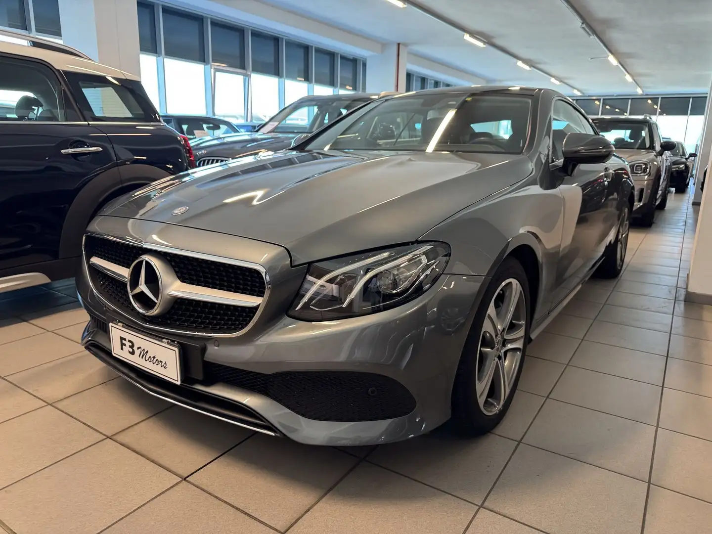 Mercedes-Benz E 220 E 220 d Auto Business Sport Grau - 1