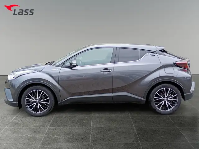 Toyota C-HR view 3