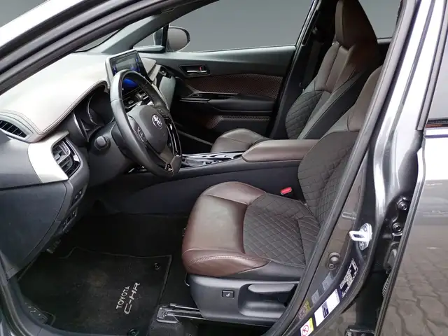 Toyota C-HR view 10