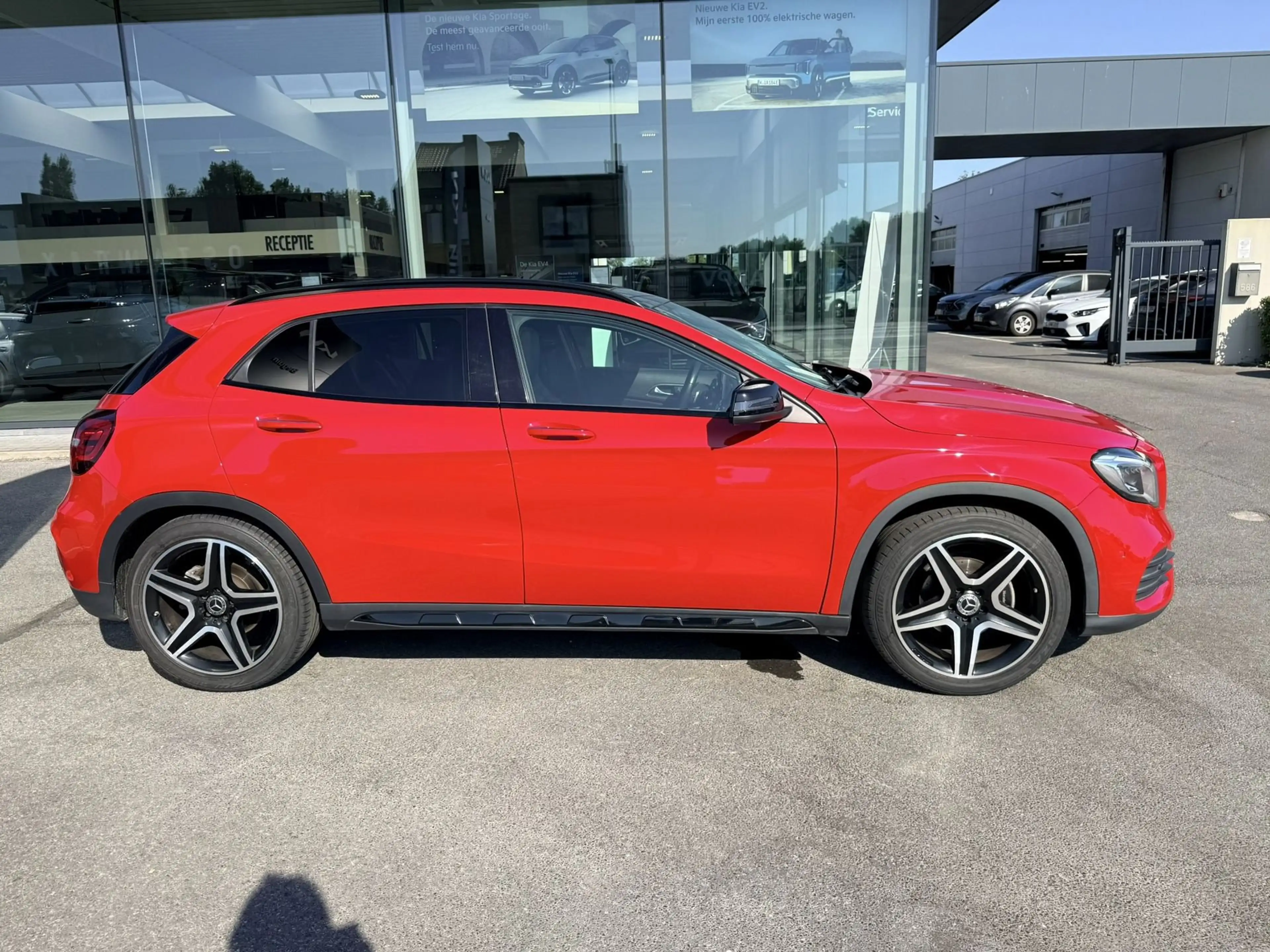 Mercedes-Benz GLA 180 180 AMG Line AUT — photo 3