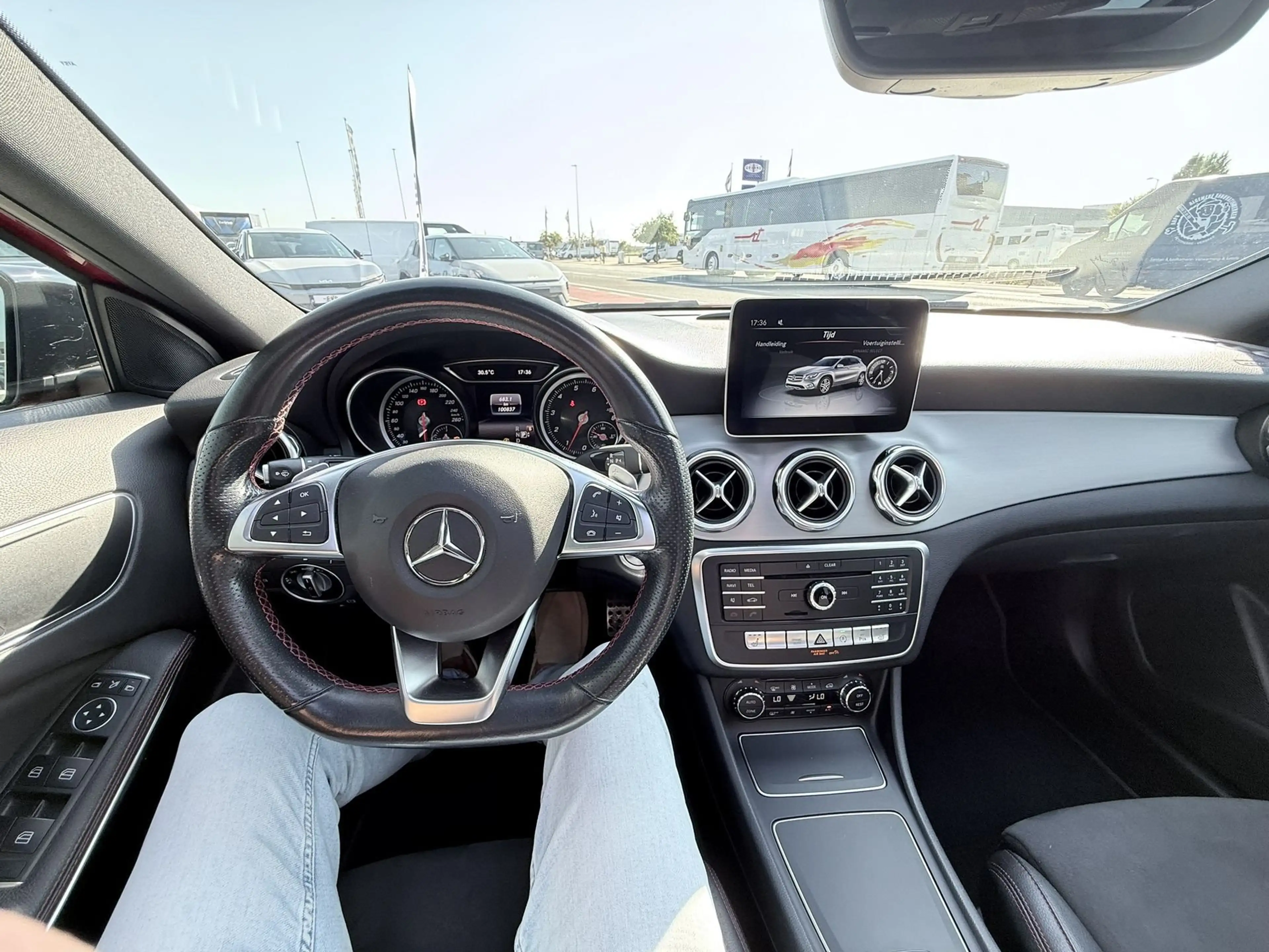Mercedes-Benz GLA 180 180 AMG Line AUT — photo 10