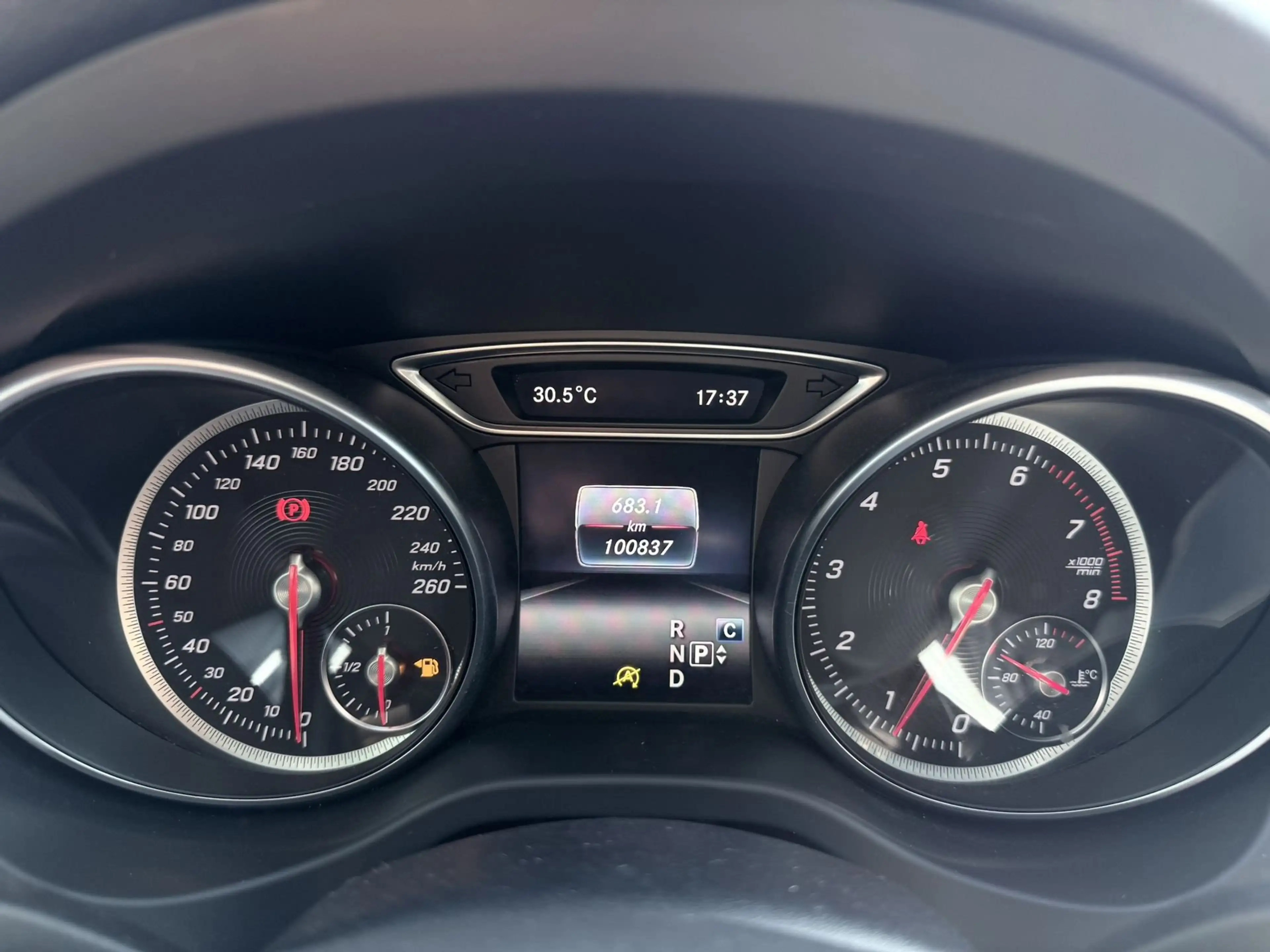 Mercedes-Benz GLA 180 180 AMG Line AUT — photo 11