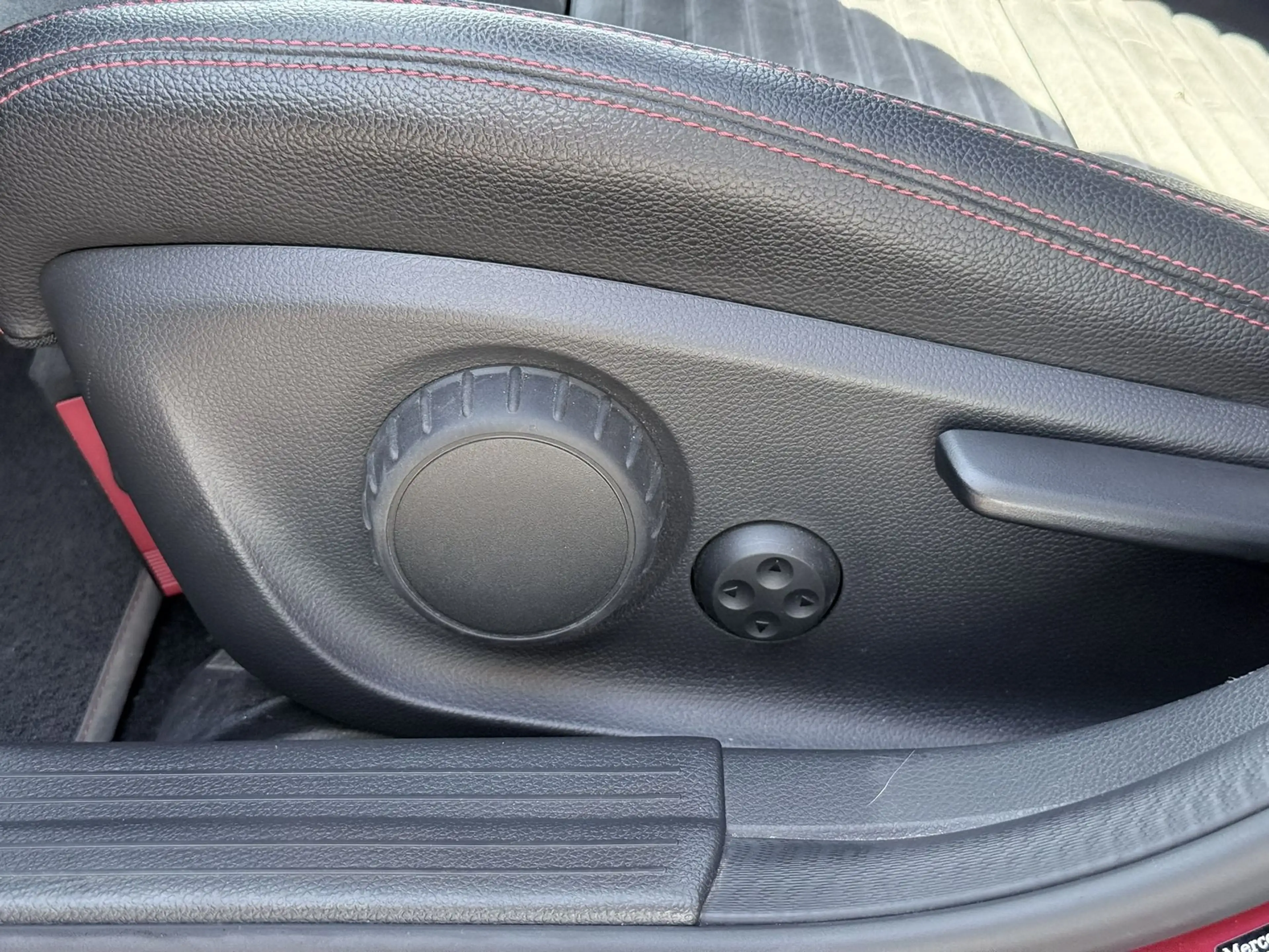 Mercedes-Benz GLA 180 180 AMG Line AUT — photo 7