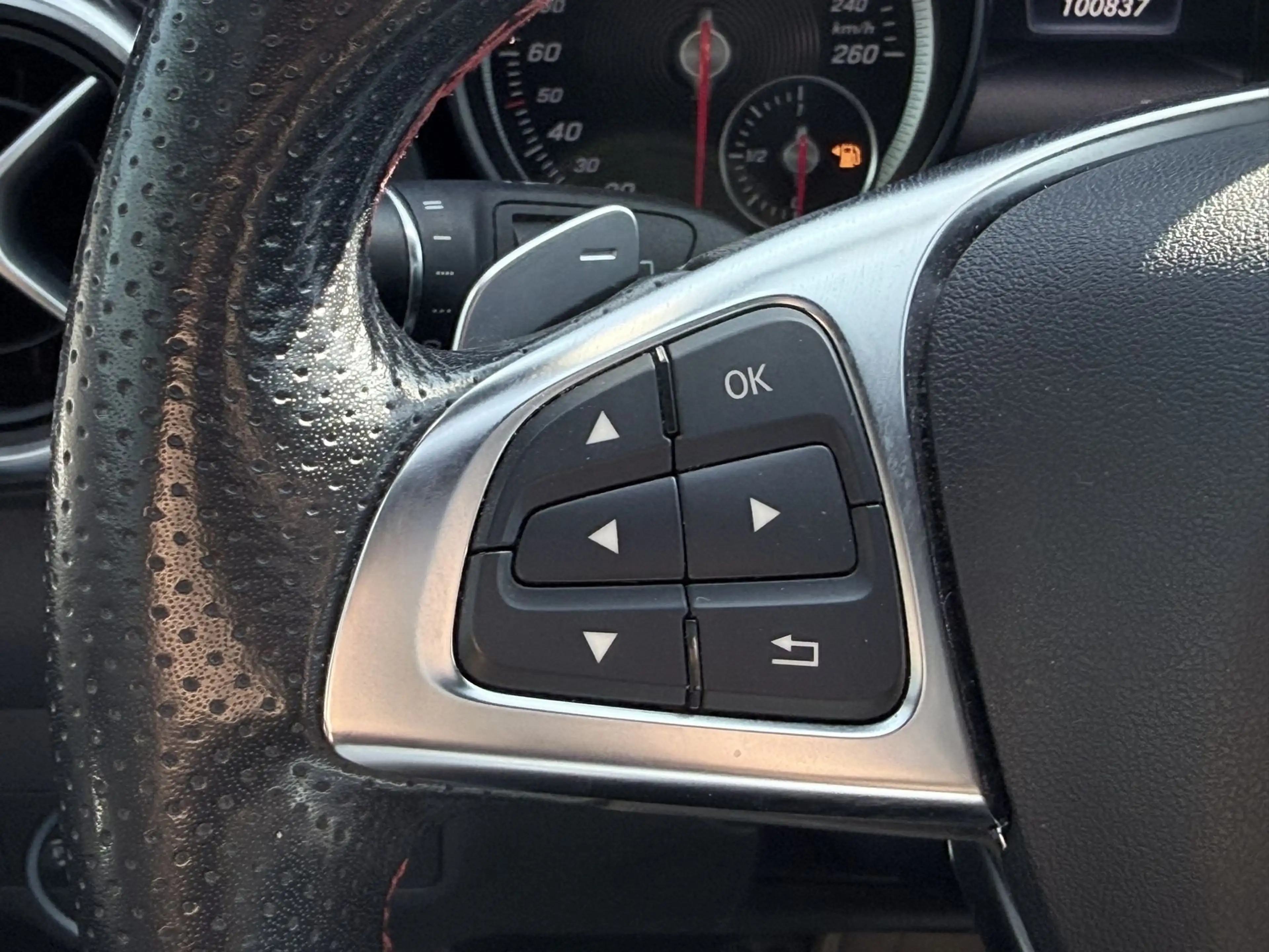 Mercedes-Benz GLA 180 180 AMG Line AUT — photo 12
