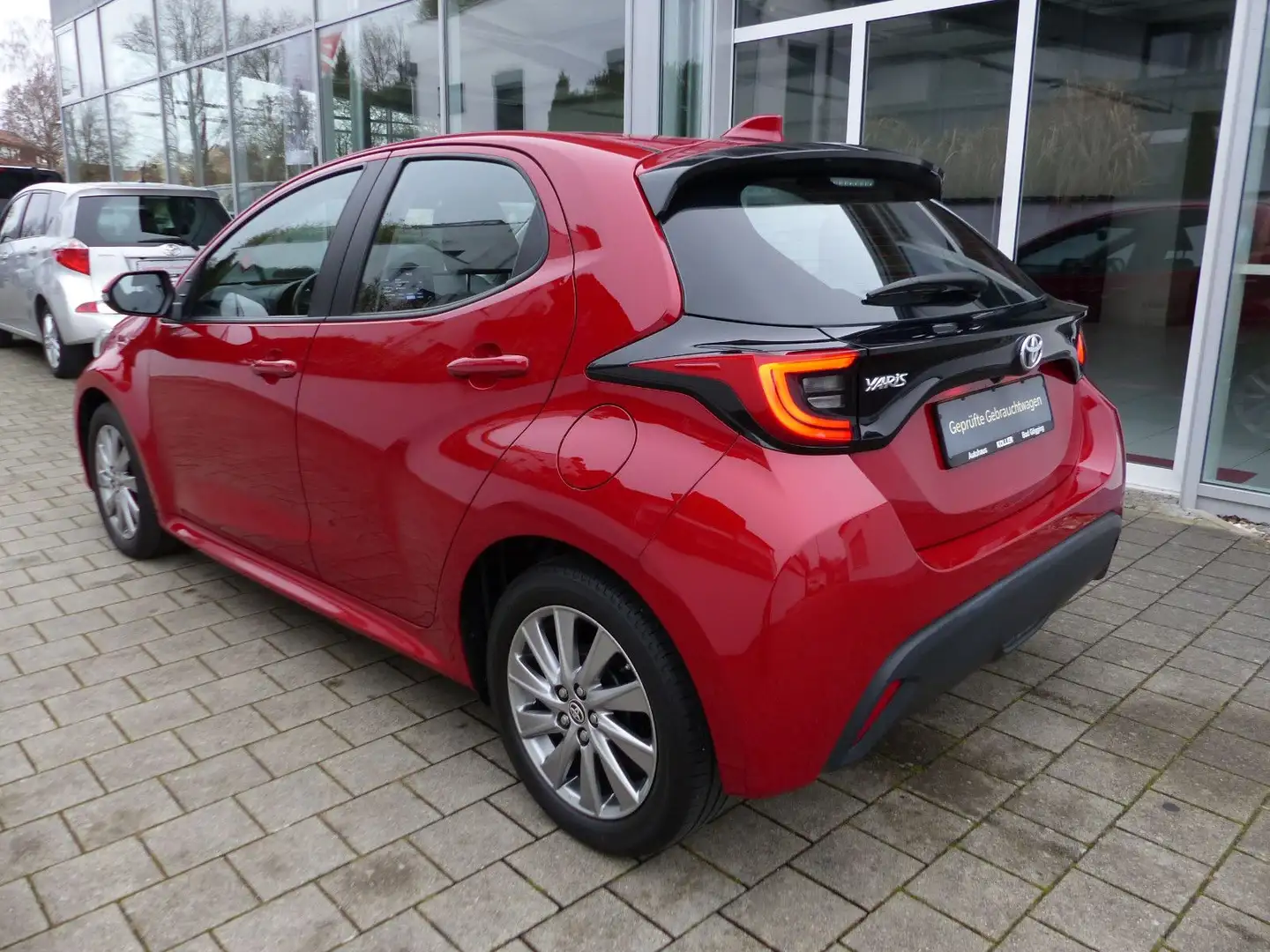 Toyota Yaris 1.5 VVT-iE Klimaautom. LED HeadUp SHZ Alu Rouge - 2