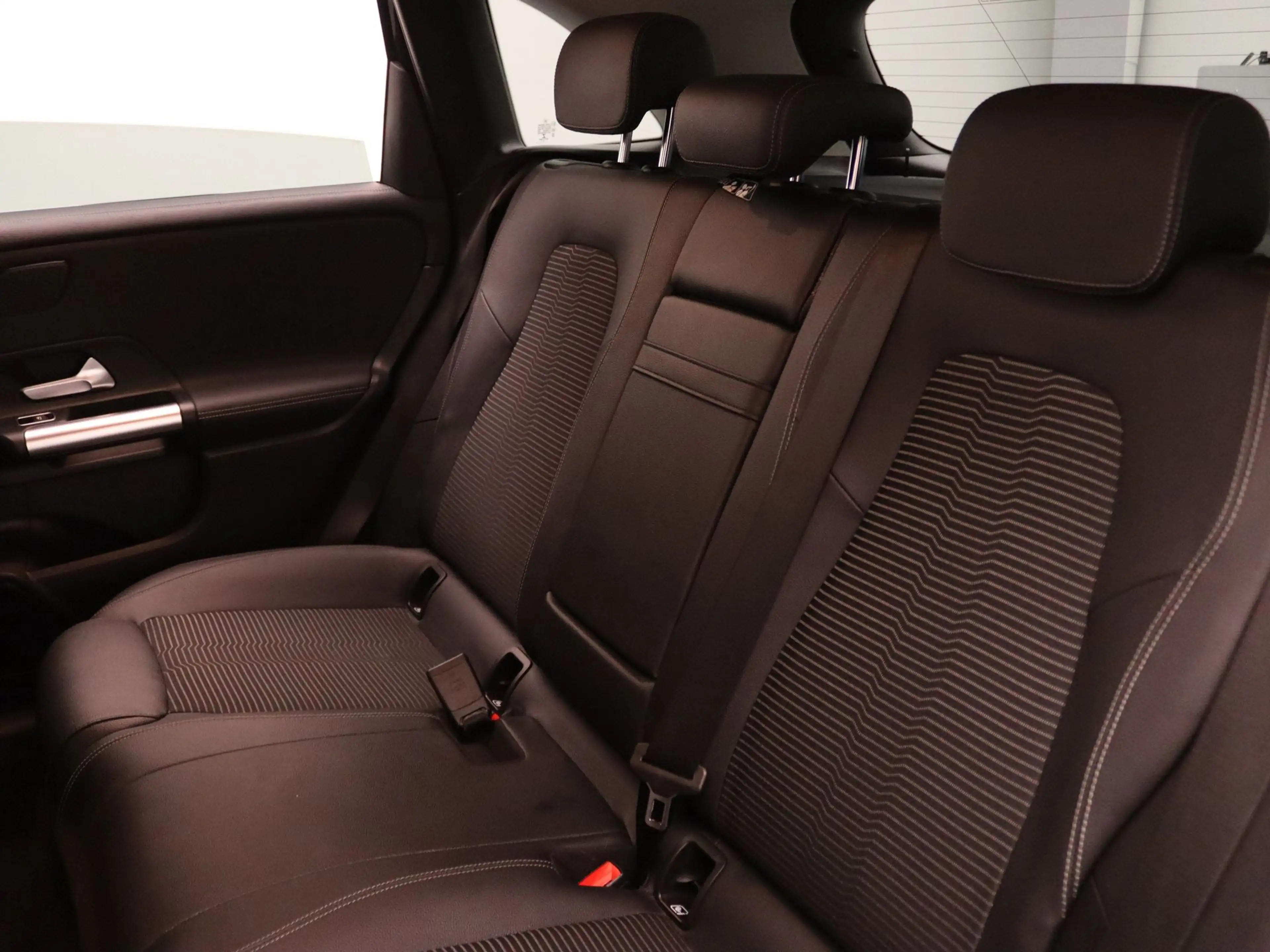 Mercedes-Benz B 220 4MATIC Premium Plus Burmester | Camera | Cruise | — photo 34