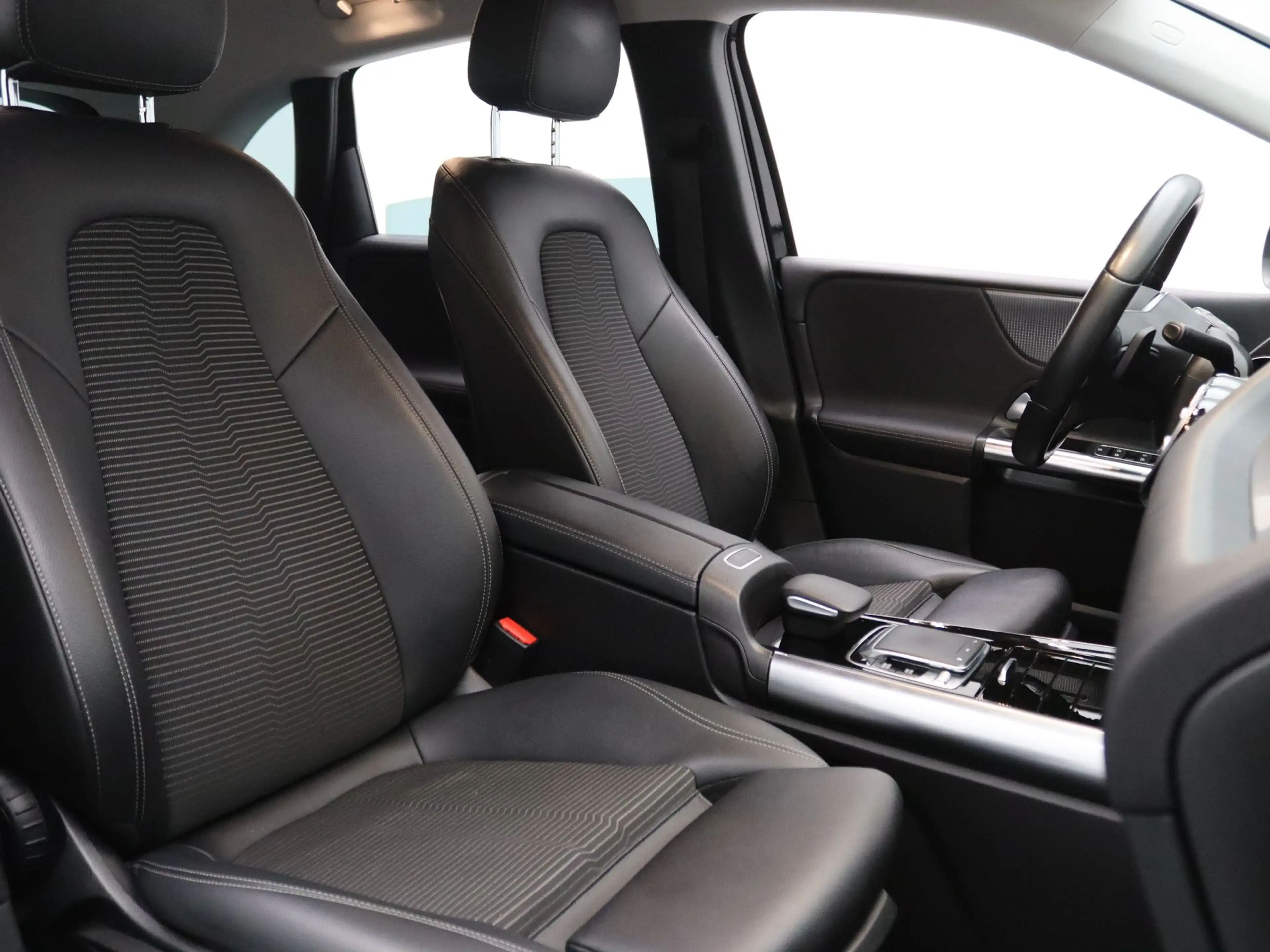 Mercedes-Benz B 220 4MATIC Premium Plus Burmester | Camera | Cruise | — photo 37