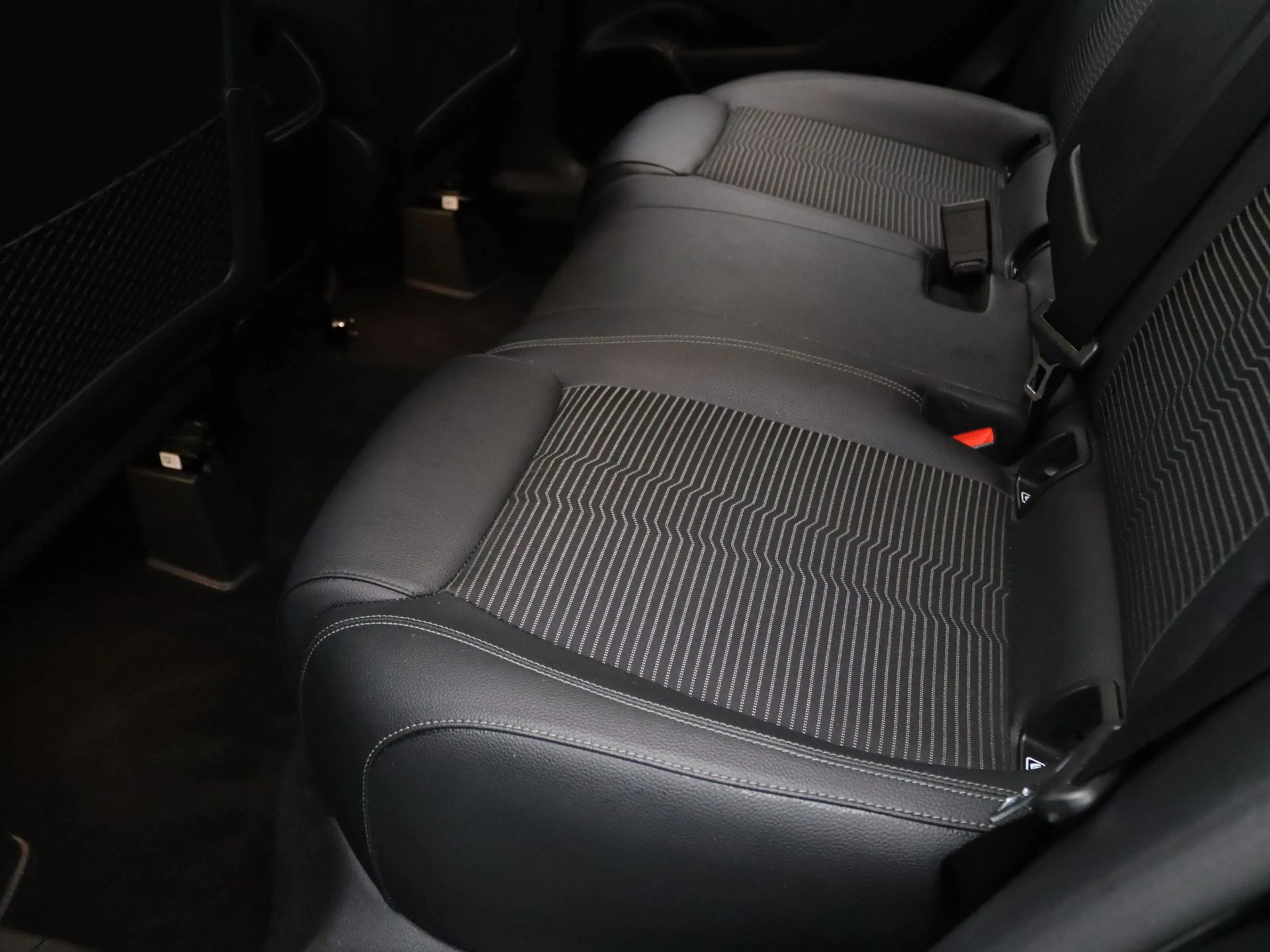 Mercedes-Benz B 220 4MATIC Premium Plus Burmester | Camera | Cruise | — photo 33