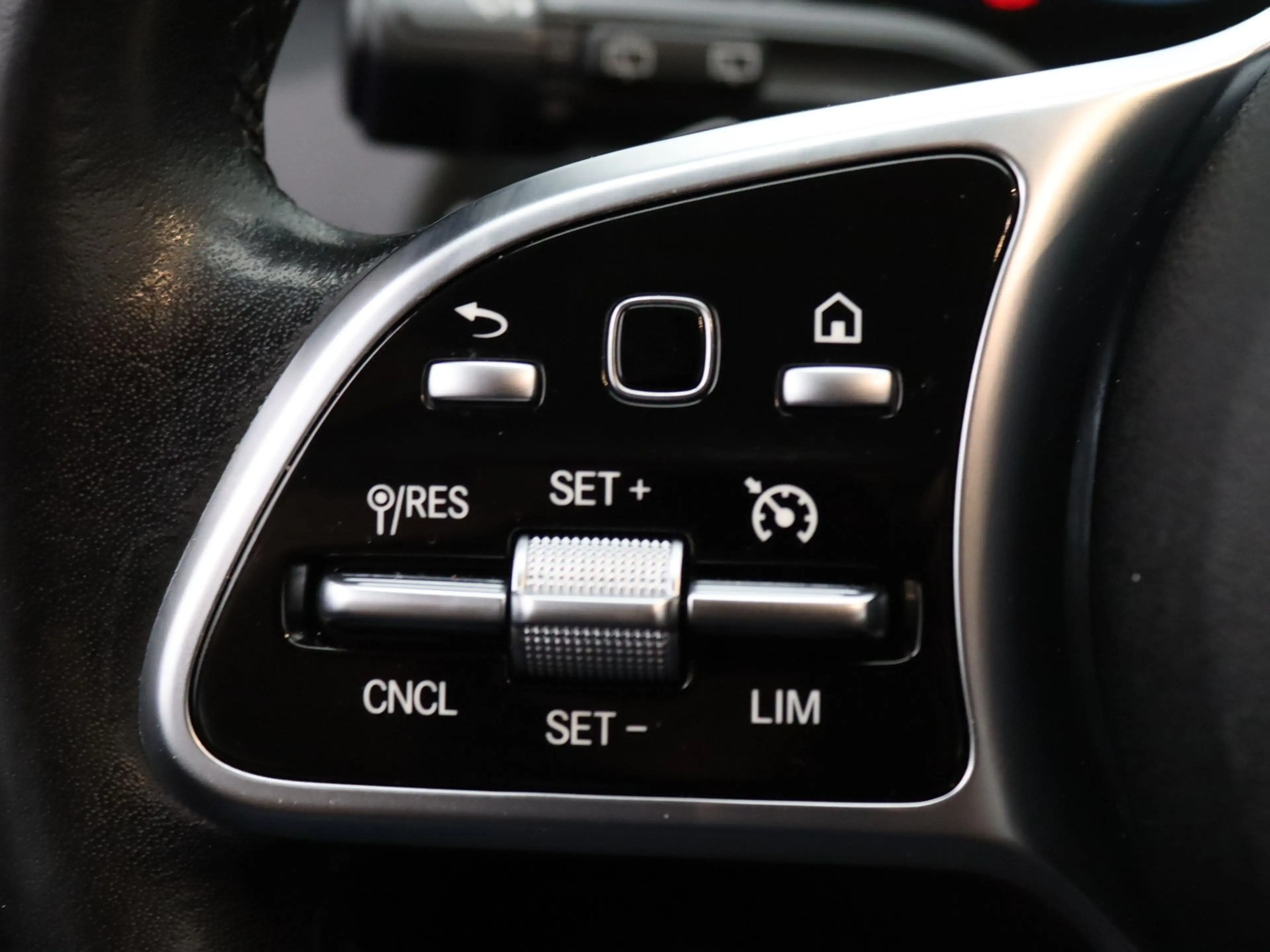 Mercedes-Benz B 220 4MATIC Premium Plus Burmester | Camera | Cruise | — photo 13