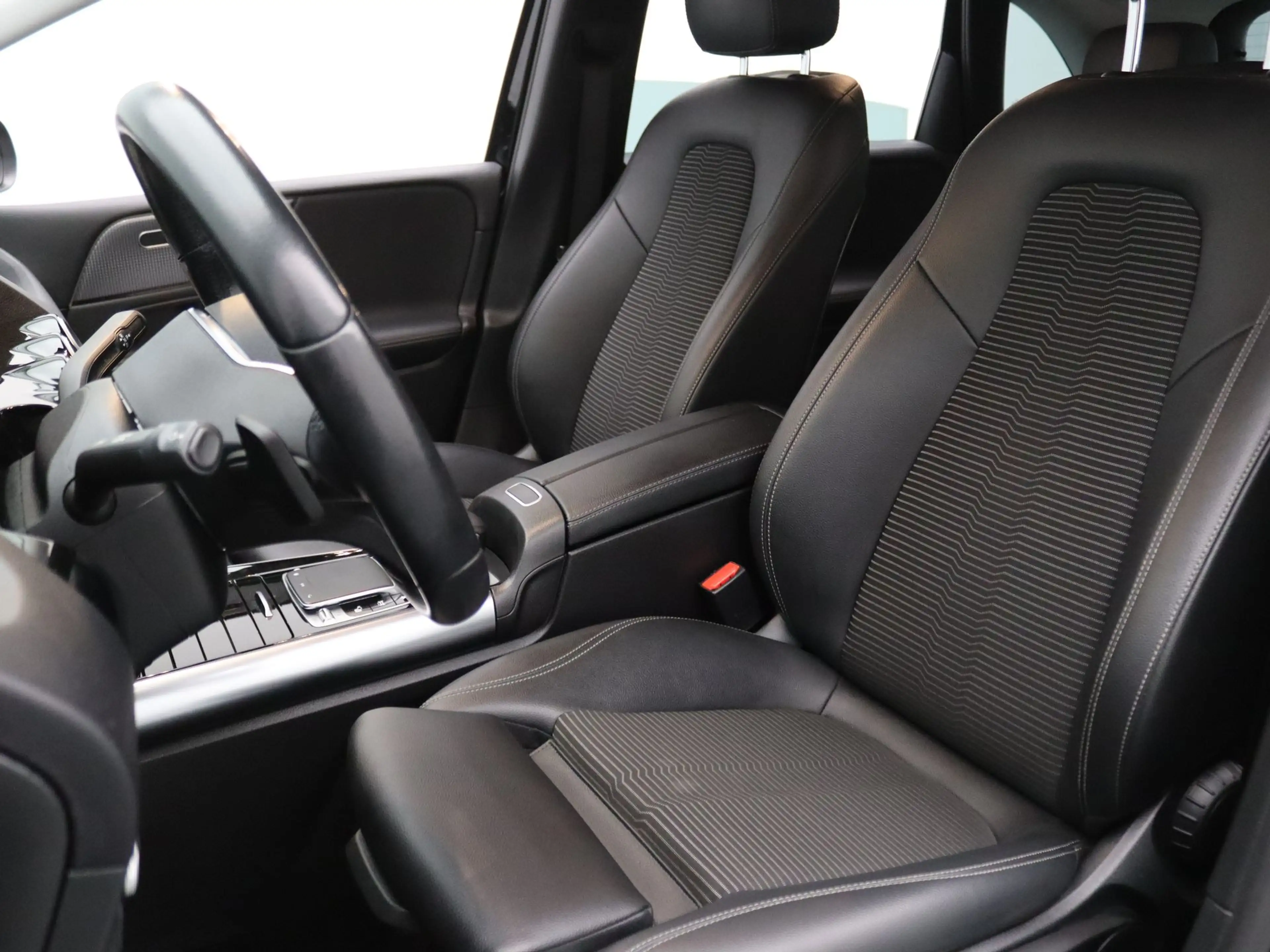 Mercedes-Benz B 220 4MATIC Premium Plus Burmester | Camera | Cruise | — photo 5