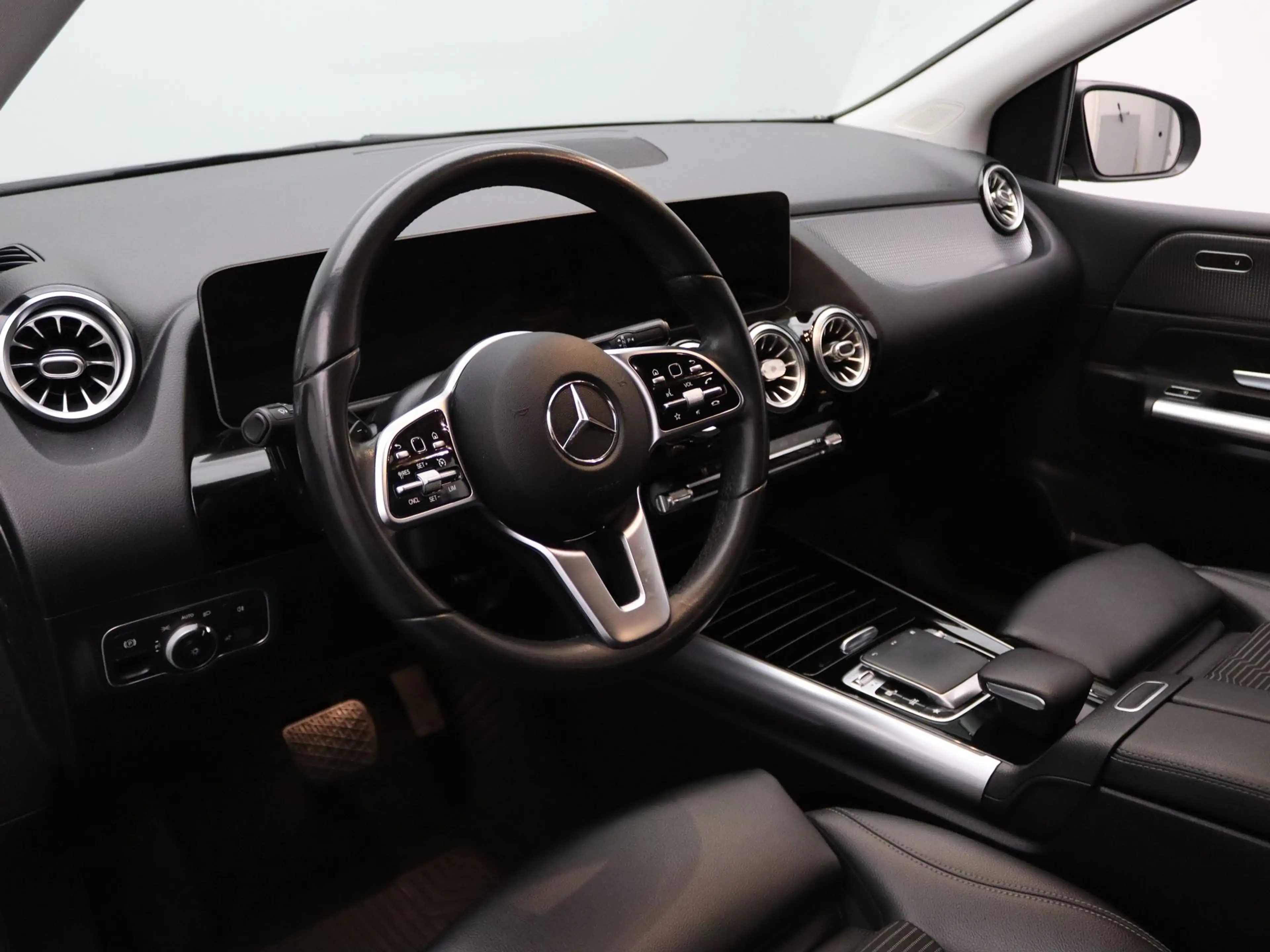 Mercedes-Benz B 220 4MATIC Premium Plus Burmester | Camera | Cruise | — photo 3