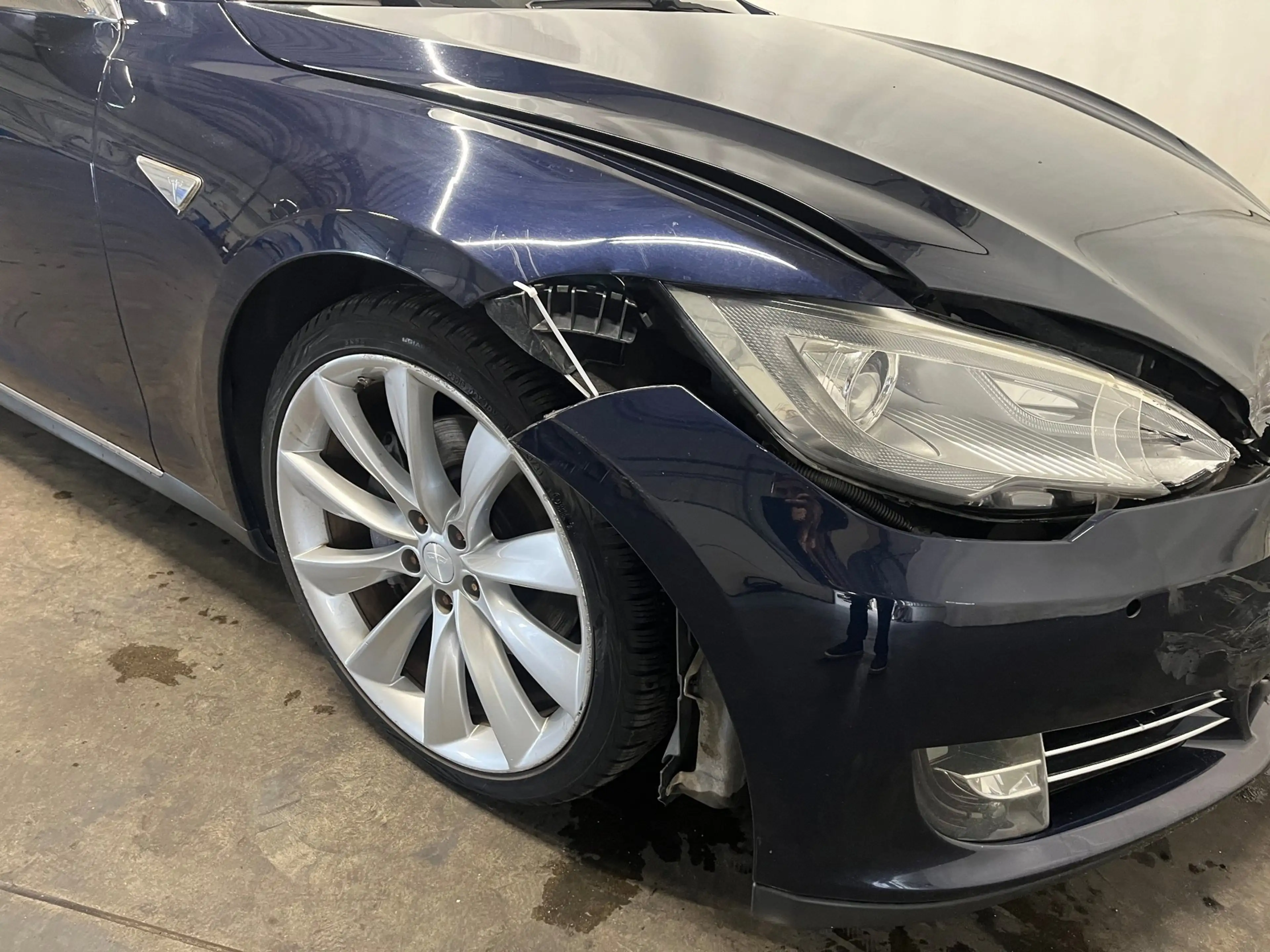 Tesla Model S 85 Performance - Frontschade - Schade — photo 10