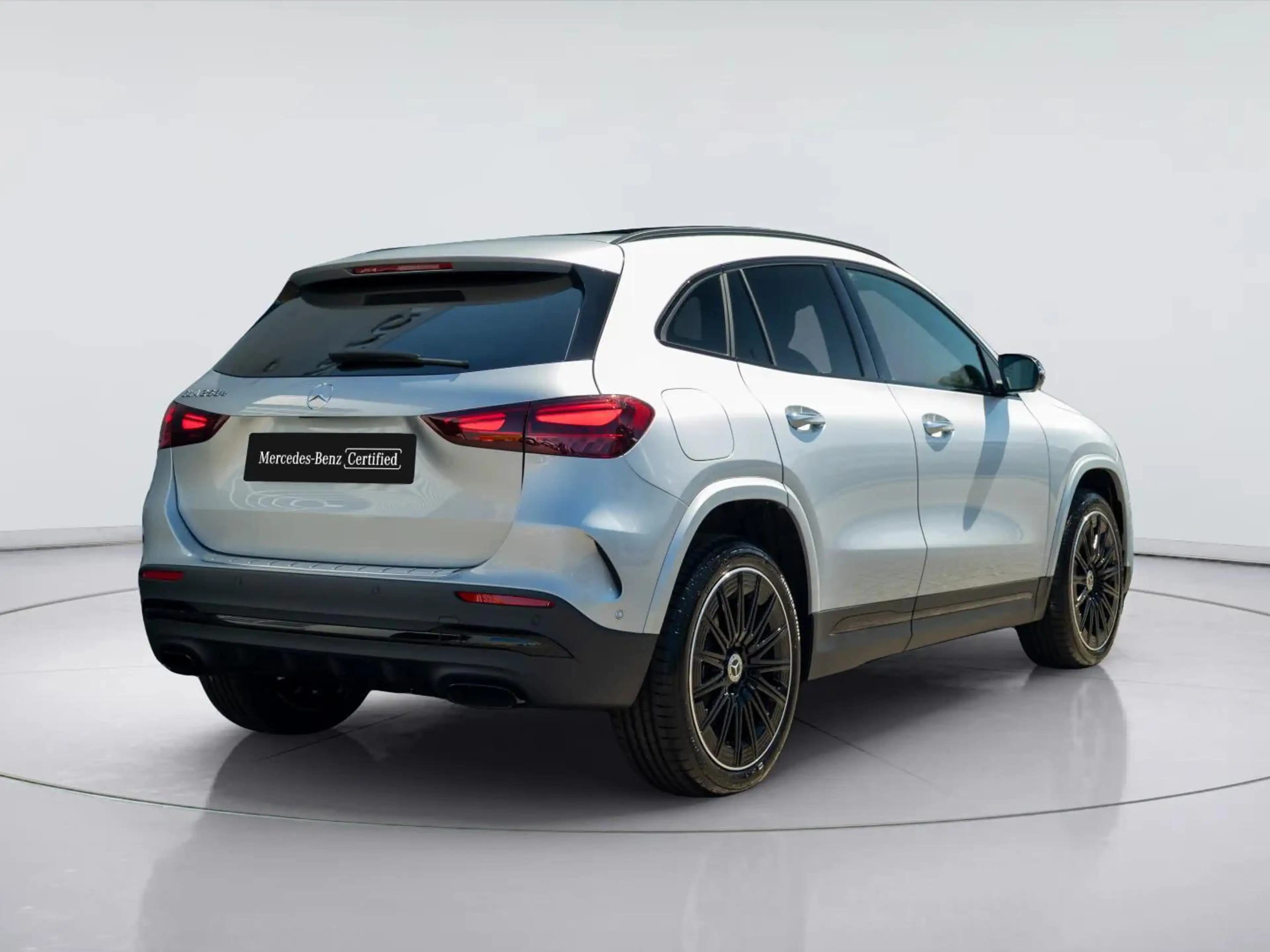 Mercedes-Benz GLA 250 e 140 Years Edition Premium PLUS | Panorama dak — photo 2