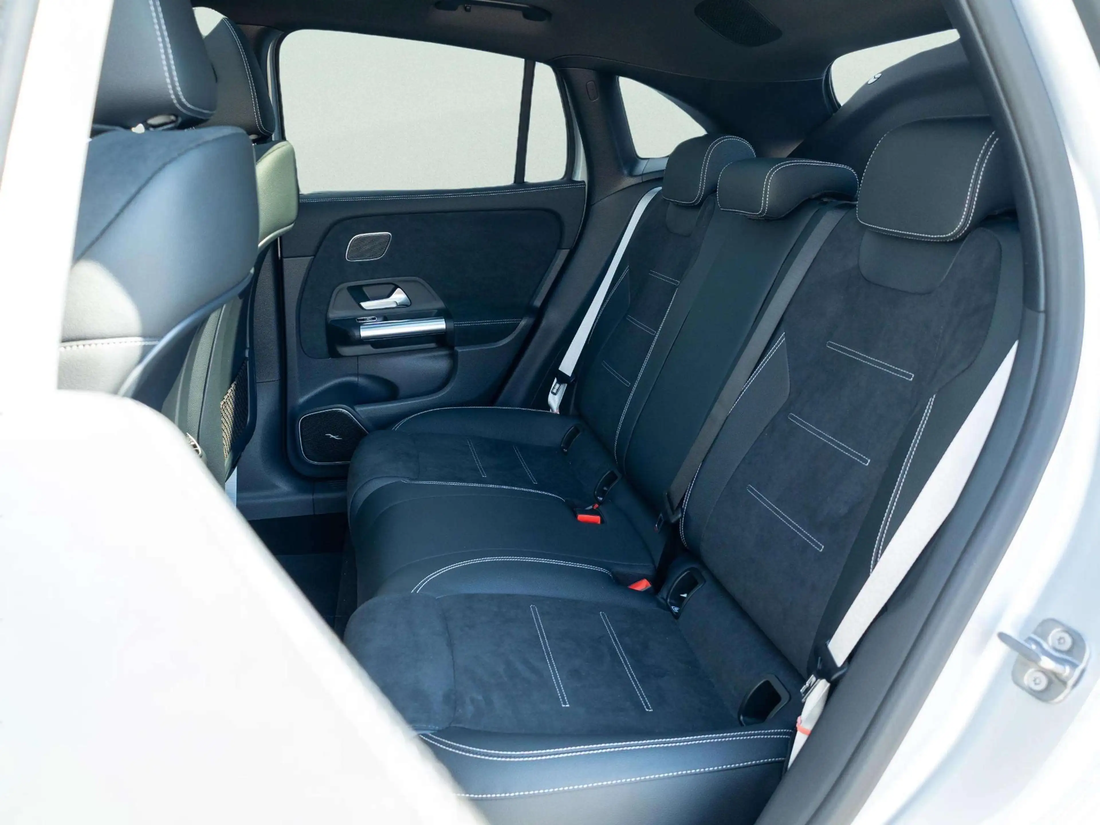 Mercedes-Benz GLA 250 e 140 Years Edition Premium PLUS | Panorama dak — photo 10
