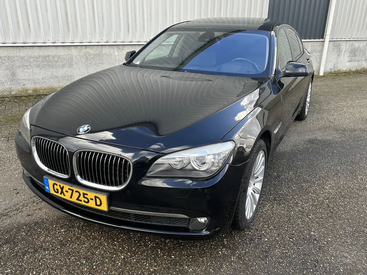 BMW 750