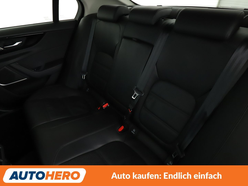 Jaguar XE 25t S Aut.*LED*TEMPO*PDC*MERIDIAN* — photo 14