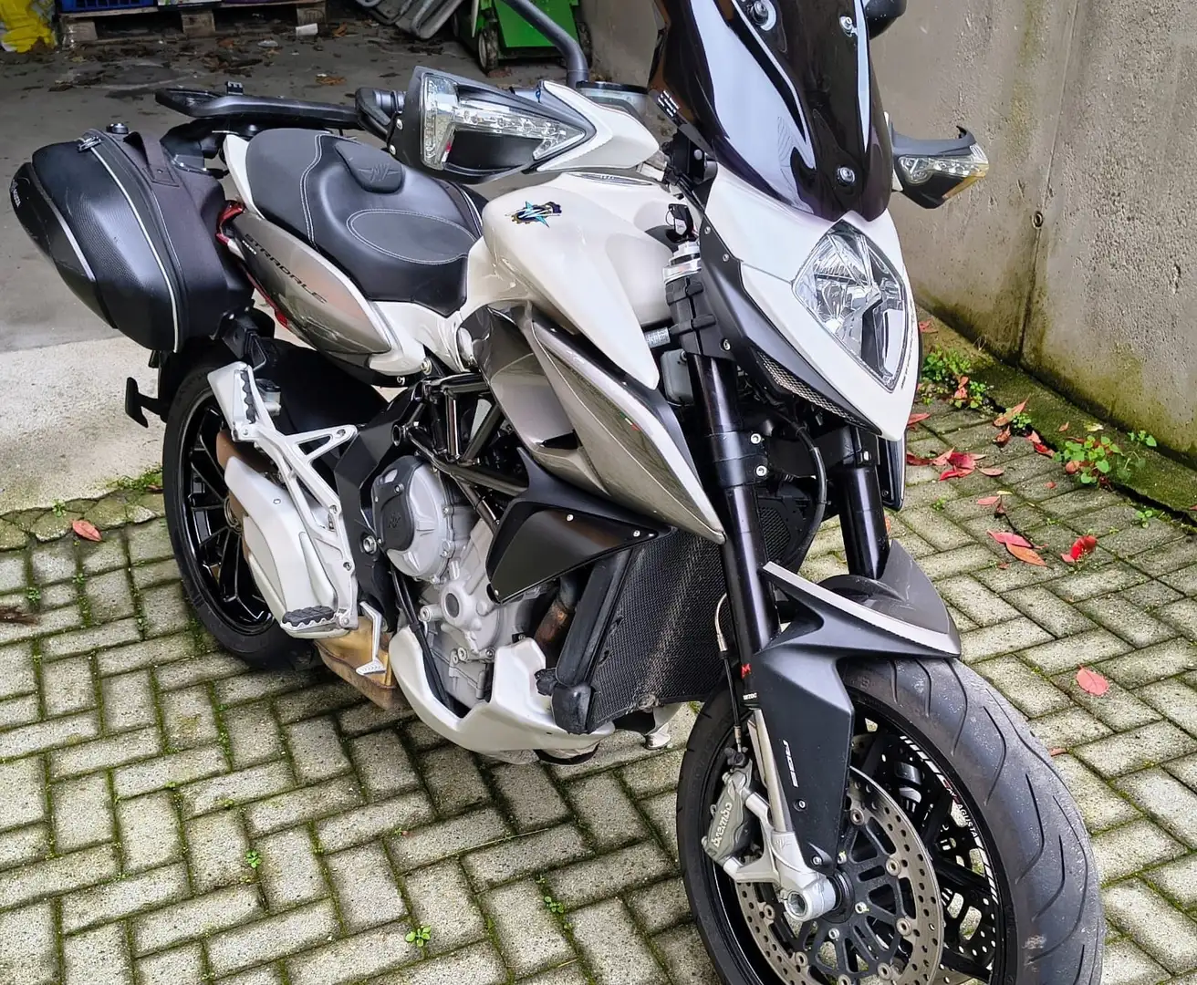 MV Agusta Stradale 800 Белый - 1