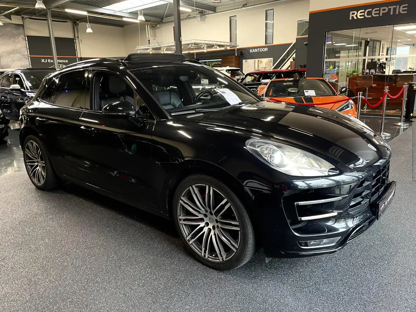 Porsche Macan 3.6 Turbo 400 PK-PANO-21"-AKRAPOVIC-SPORT CHRONO Schwarz - 2